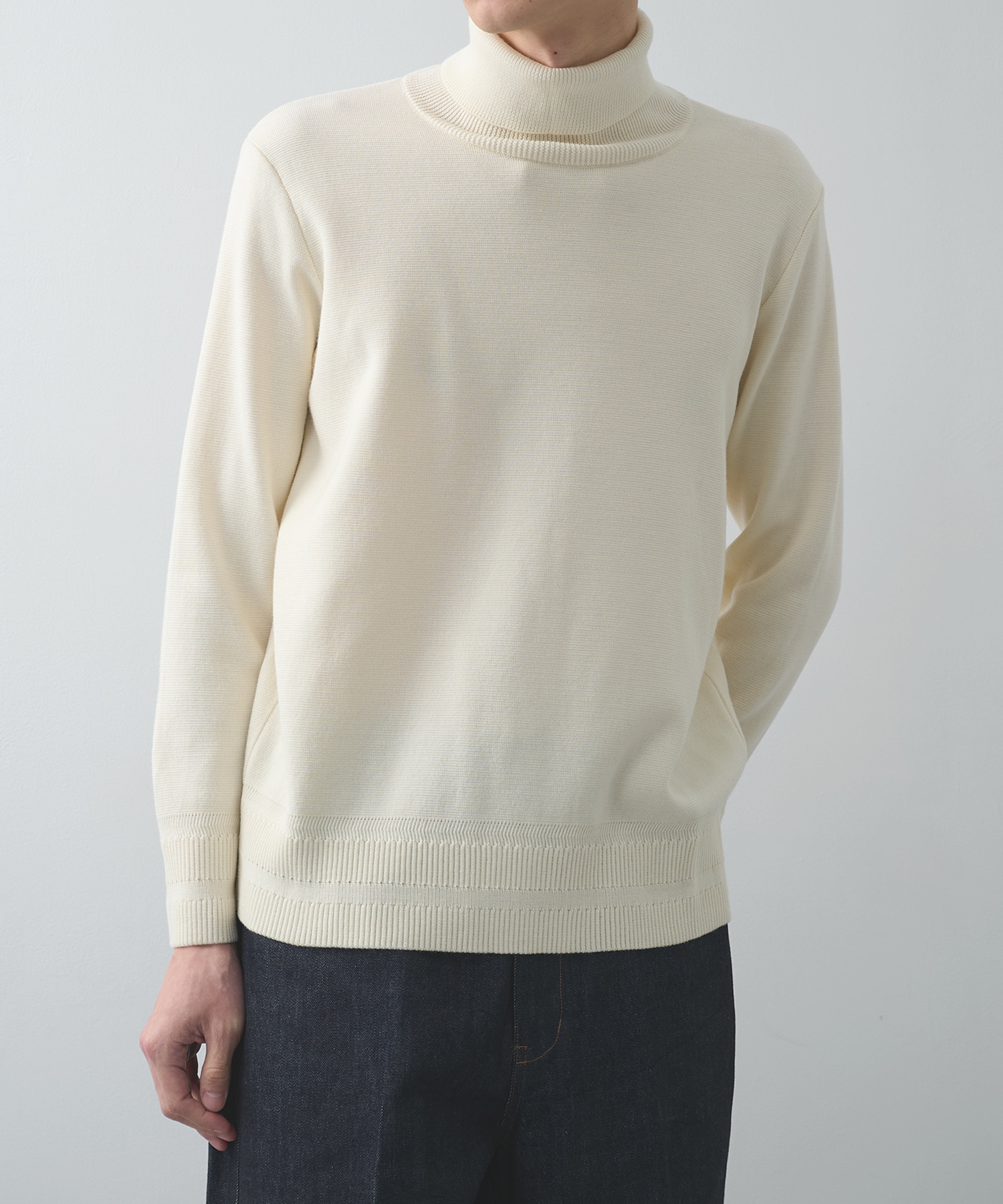 OFF WHITE