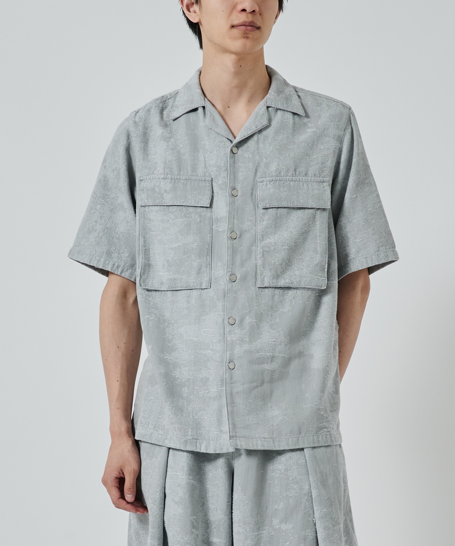 LIGHT GREY