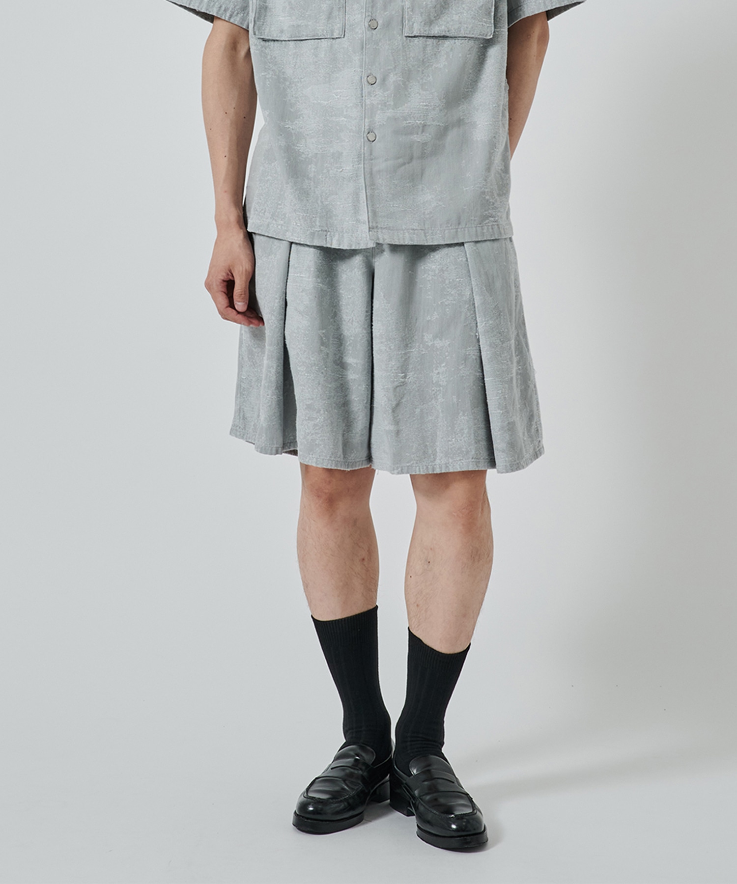 LIGHT GREY