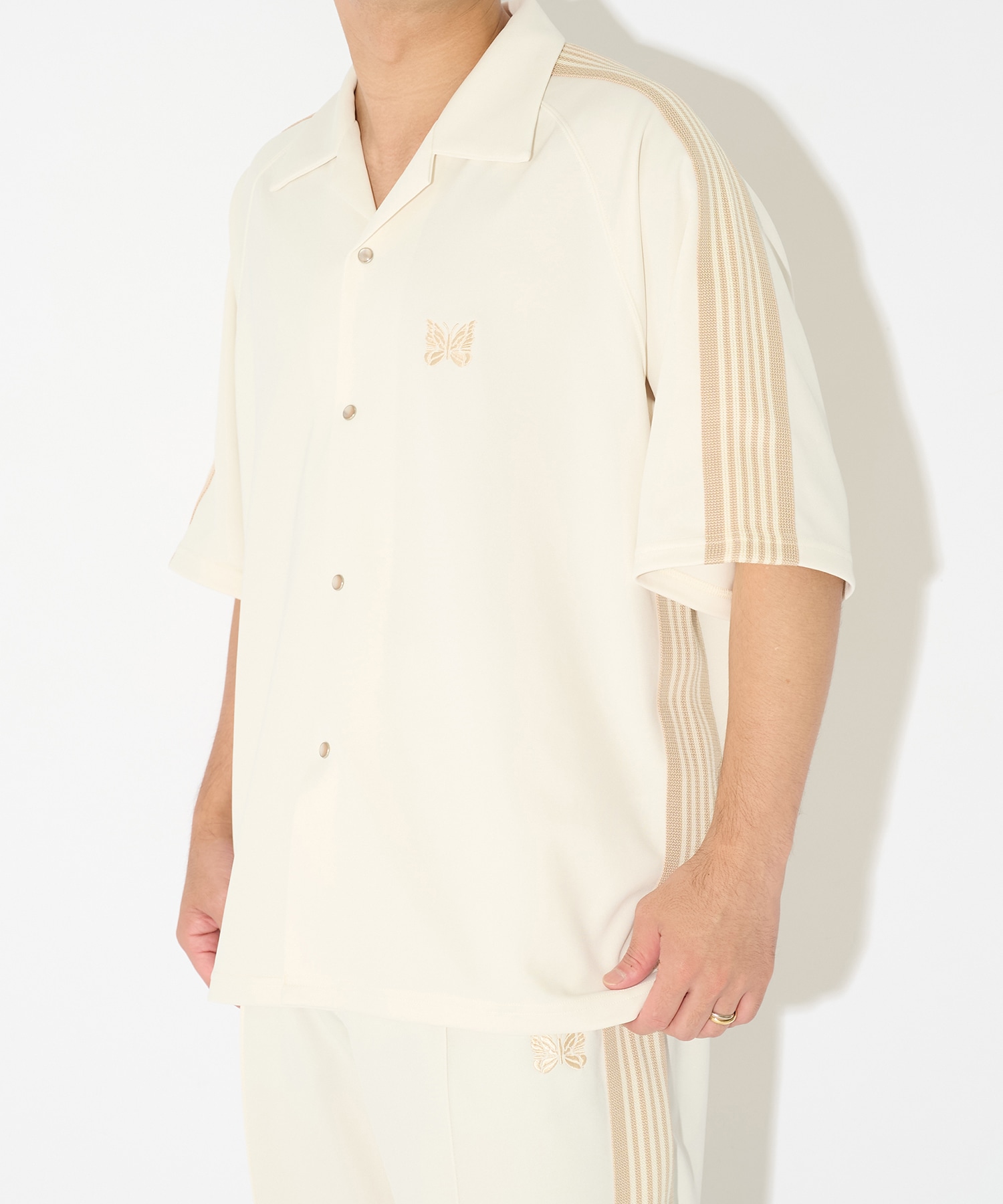 OFF WHITE