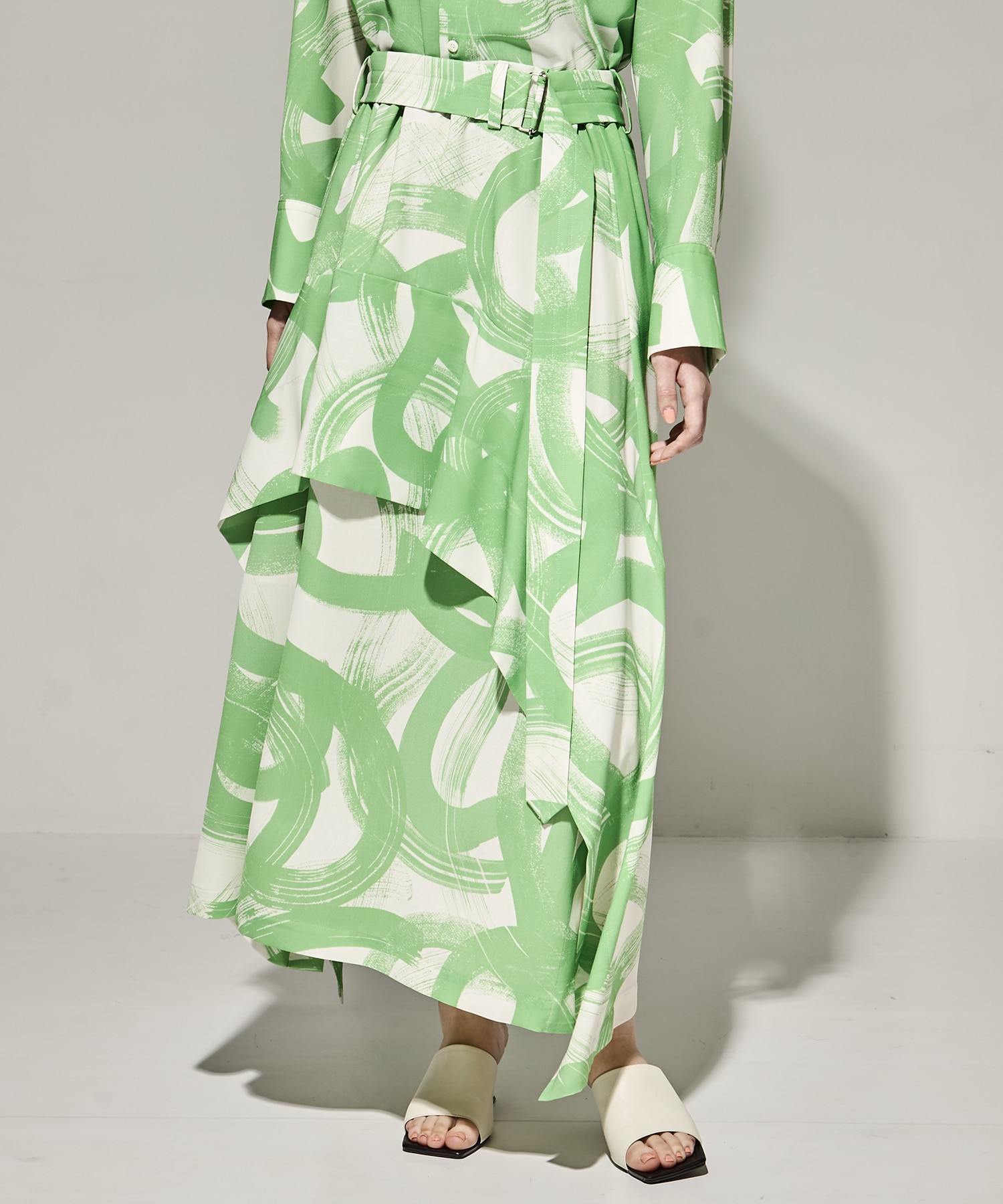 GREEN
