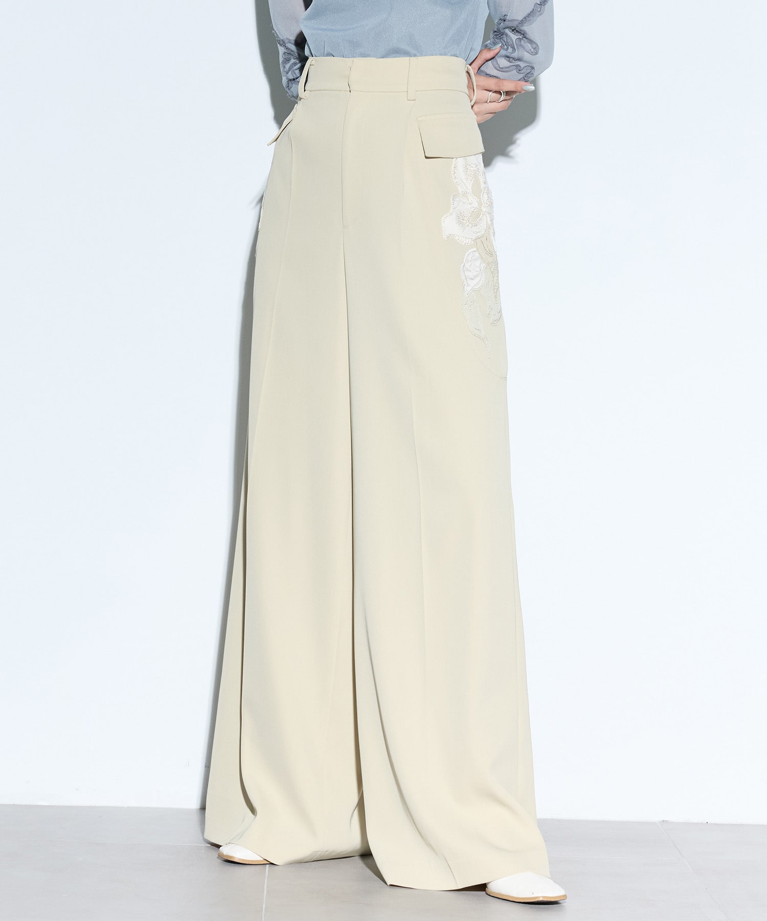 BEIGE