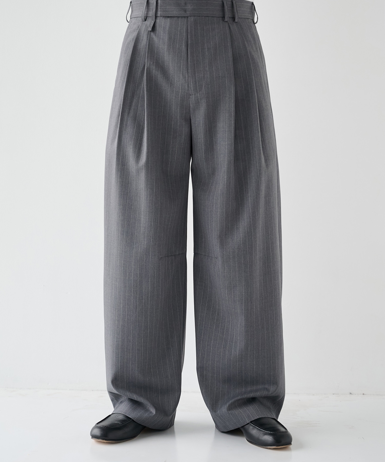 2Tuck Curve Slacks STUDIOUS