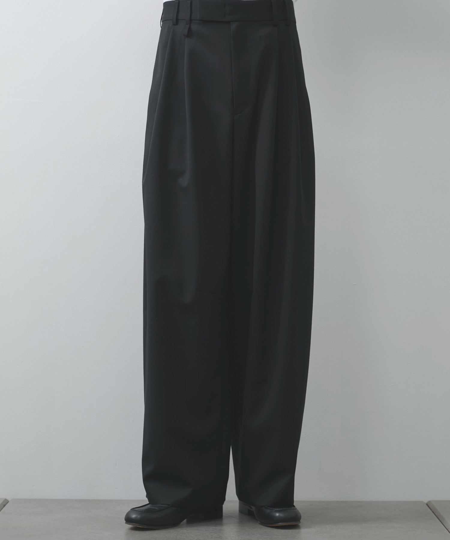 2Tuck Curve Slacks STUDIOUS