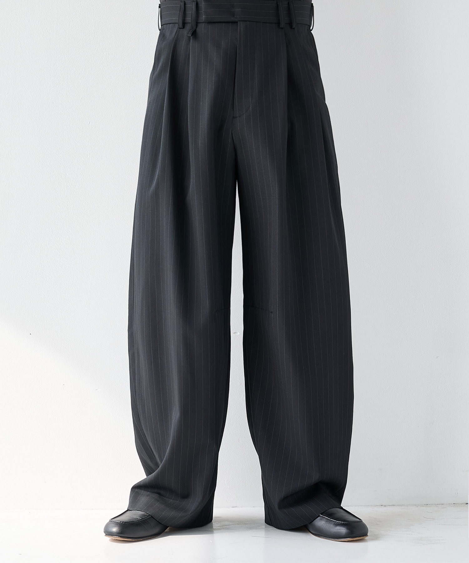 2Tuck Curve Slacks STUDIOUS