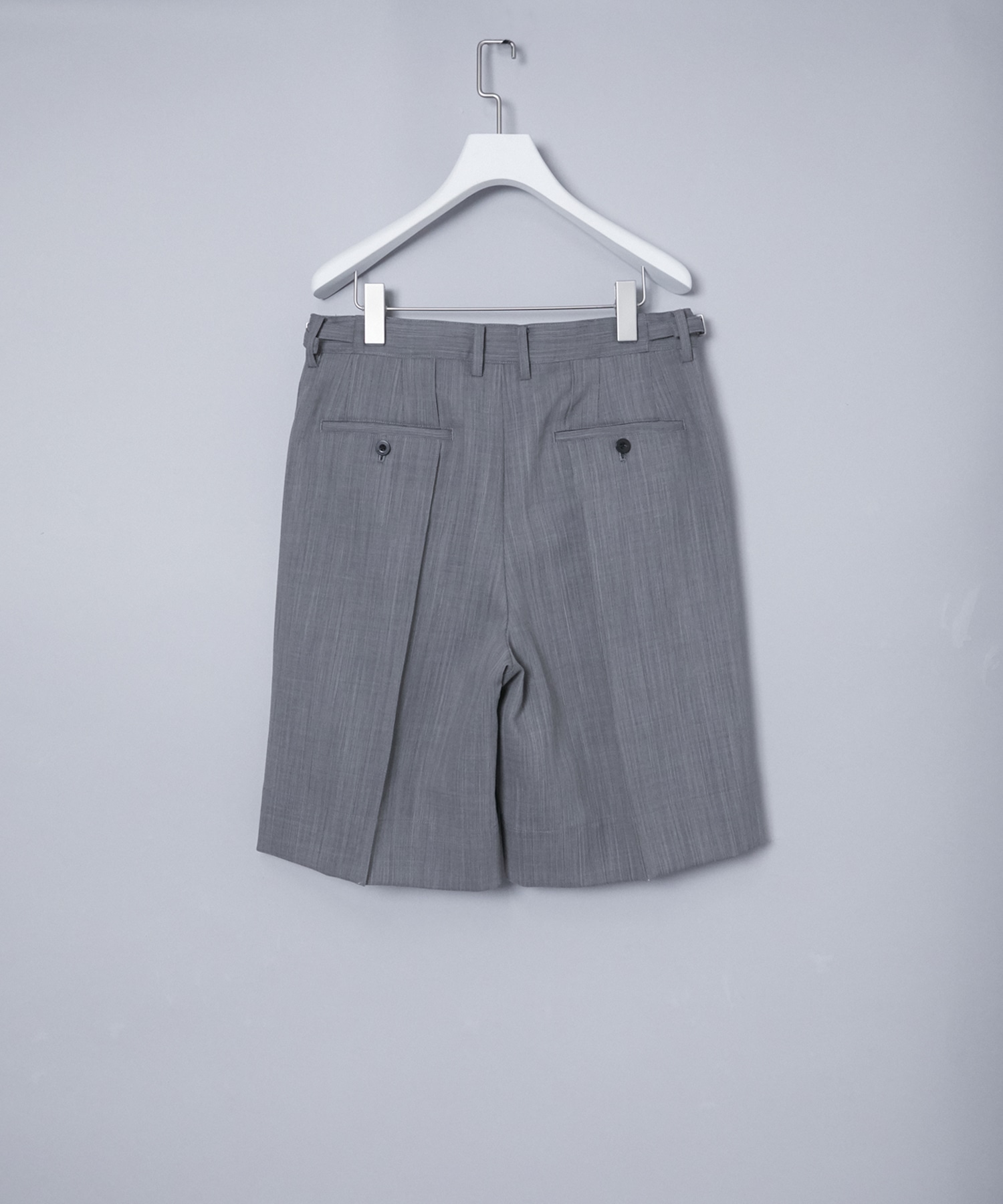 ONE TUCKS SHORTS IRENISA
