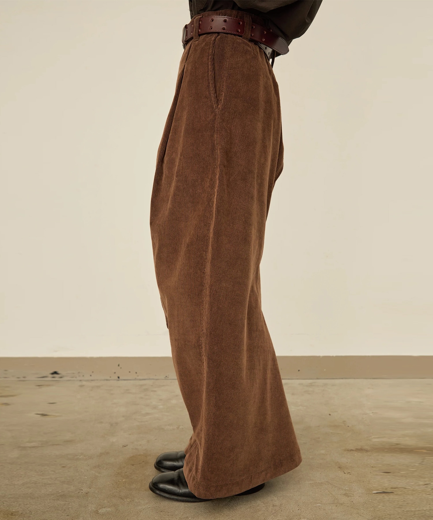 TWIST CORDUROY PANTS I'm here