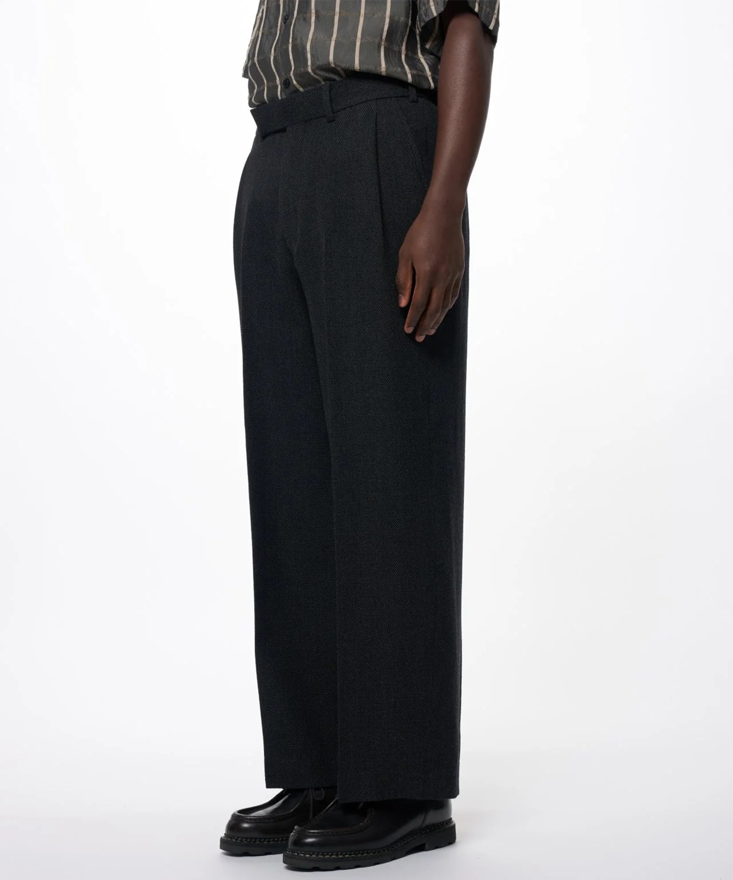 SINGLE PLEAT WIDE TROUSERS MARKAWARE/marka