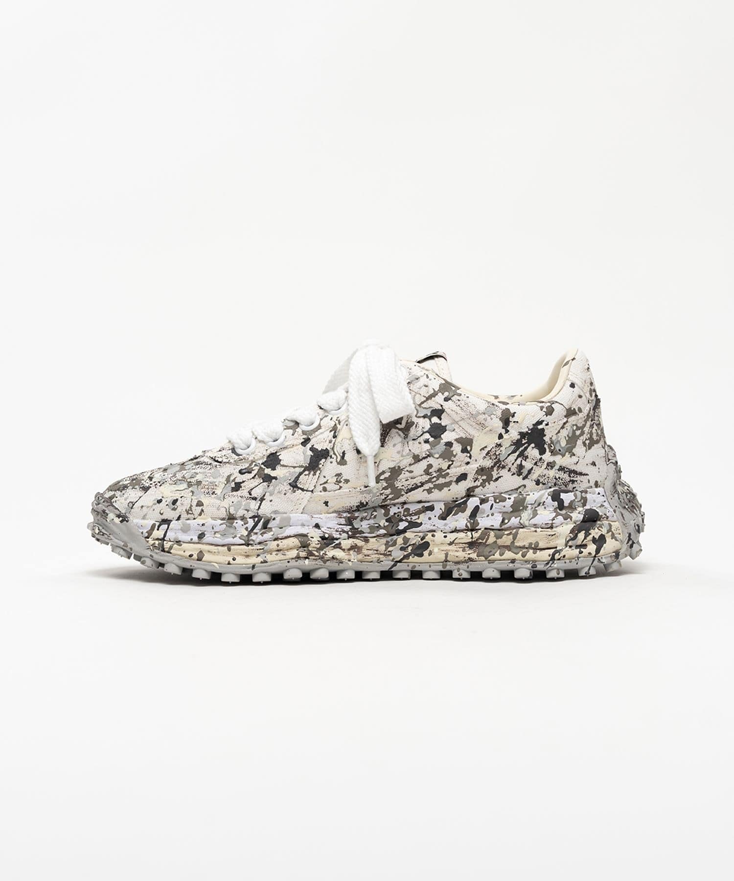 LARRY SPUTTERING LOW-TOP SNEAKERS Maison MIHARA YASUHIRO
