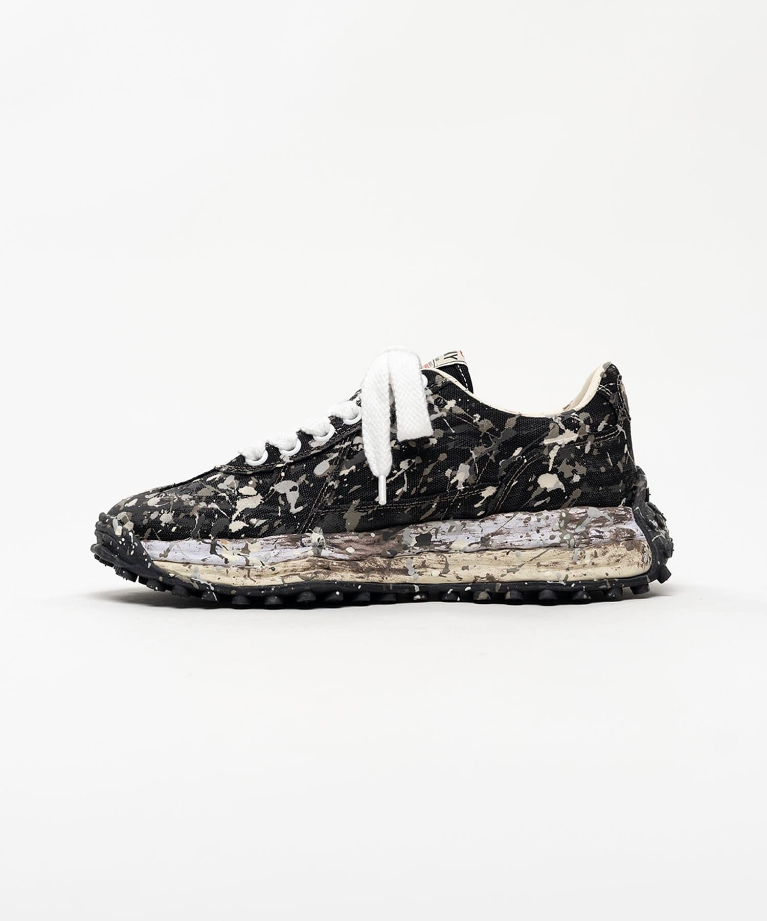 LARRY SPUTTERING LOW-TOP SNEAKERS Maison MIHARA YASUHIRO