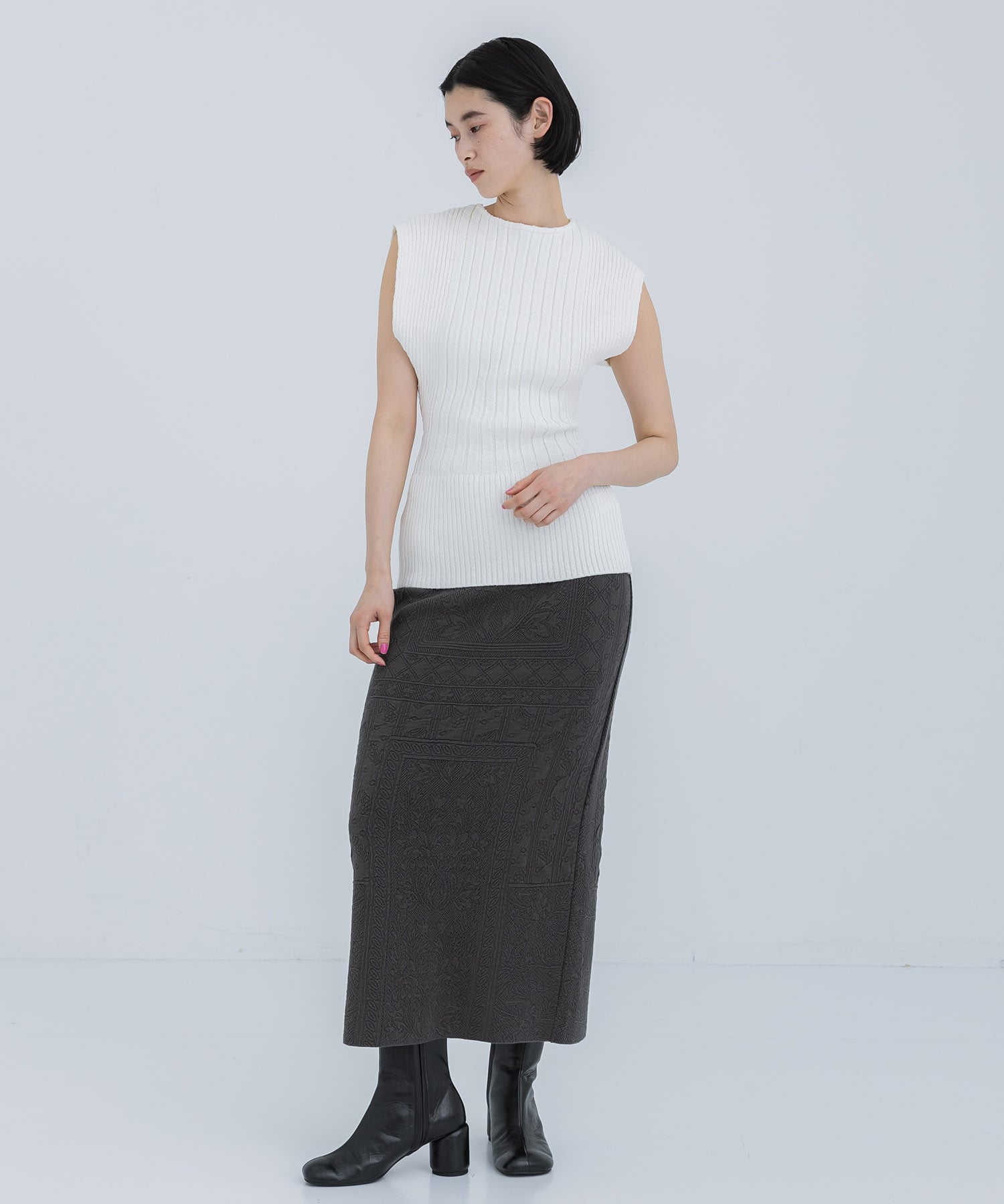 Salla back slit knit Pullover WH AKIRANAKA
