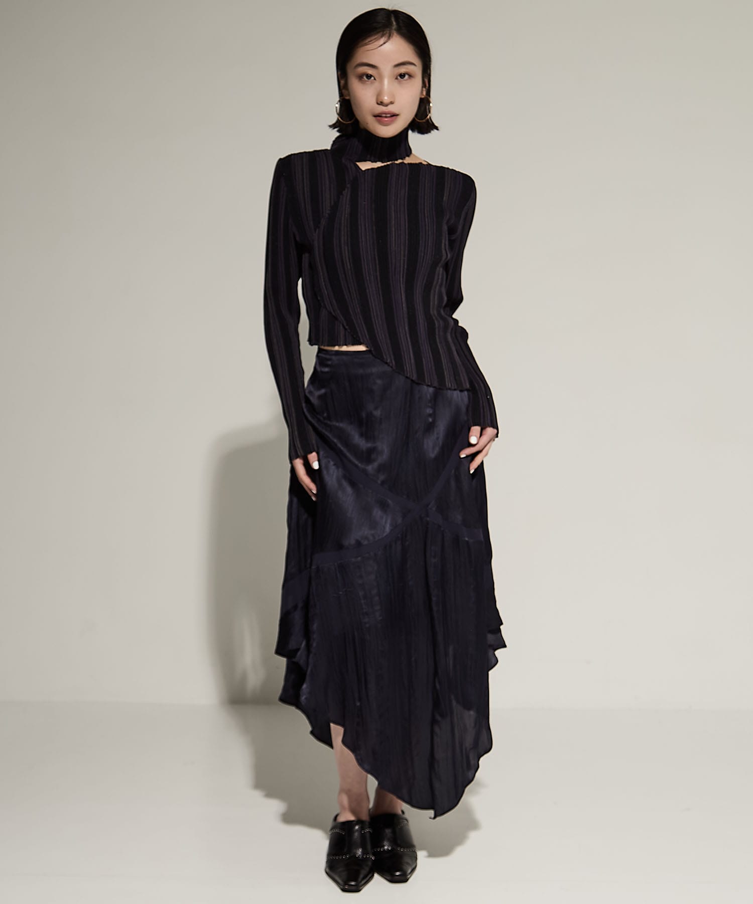 ASYMMETRIC OVAL JUMPER 