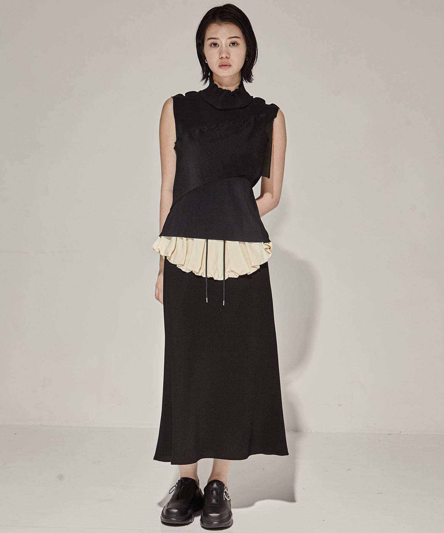 SPIRAL WAVE SLEEVELESS TOP HIGHNECK TIPE kotohayokozawa