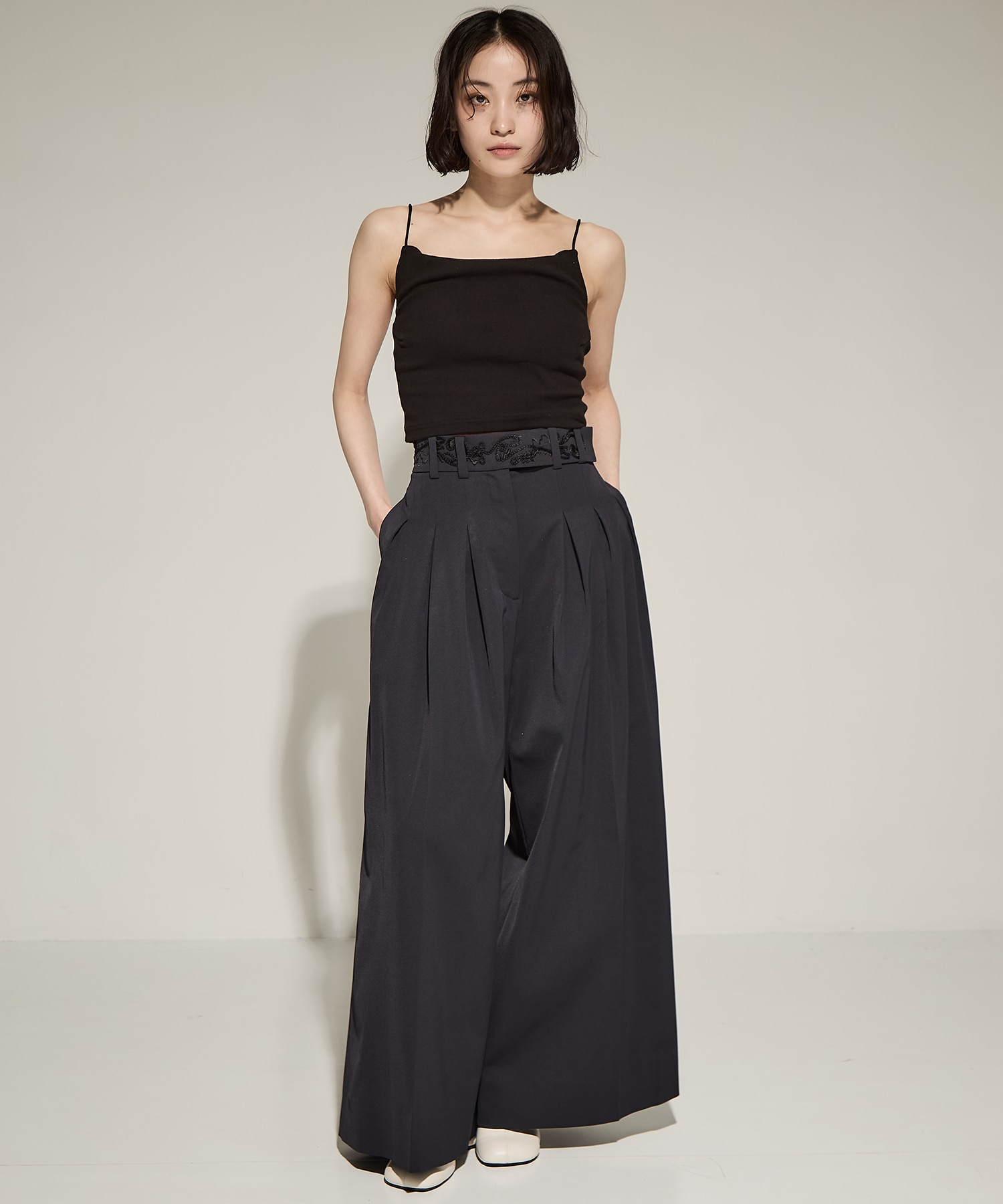 Cucurbita embroidered wide slacks MURRAL