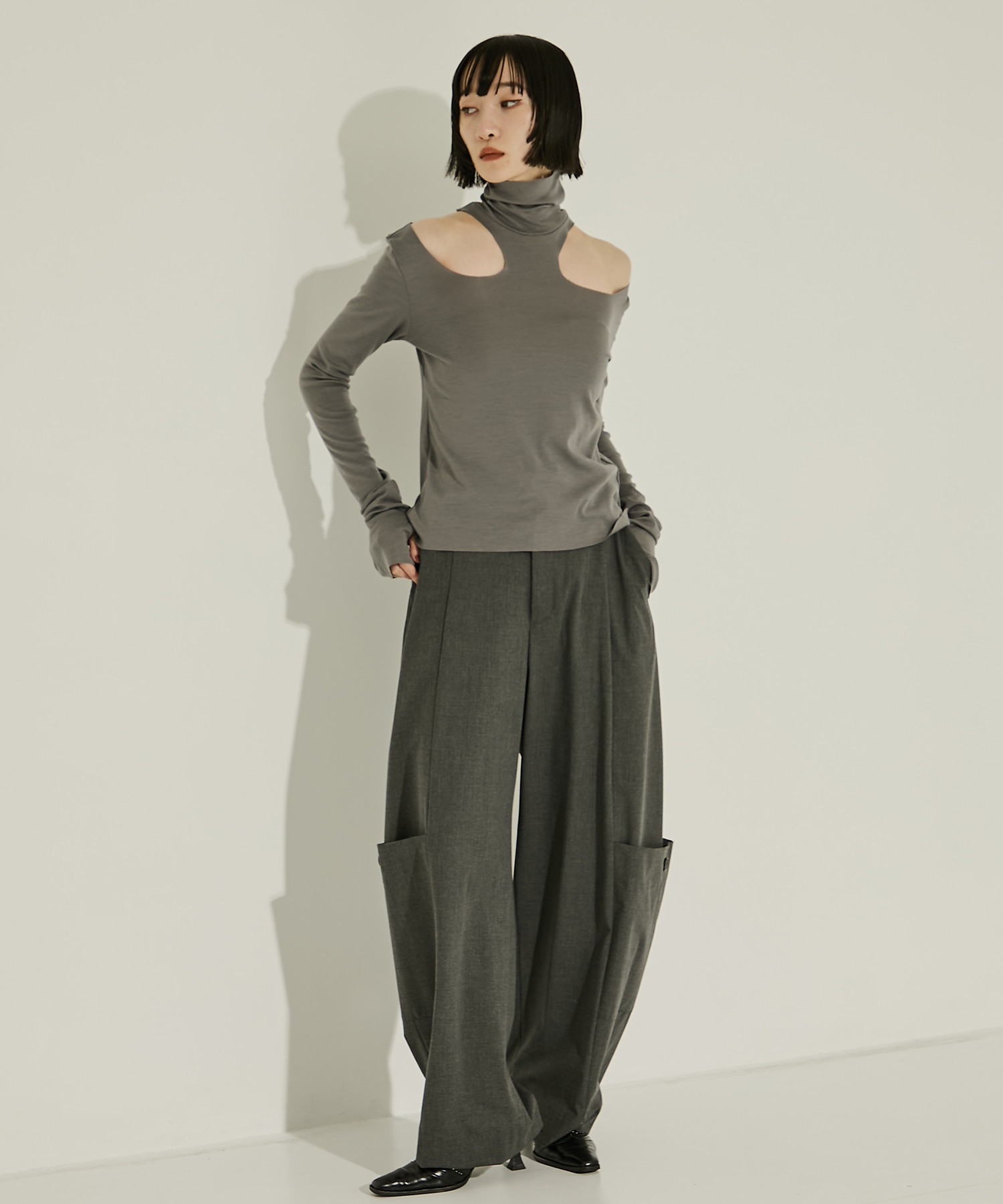 WOOL RIB HOLLOWED OUT TURTLE NECK TOP JOHN LAWRENCE SULLIVAN
