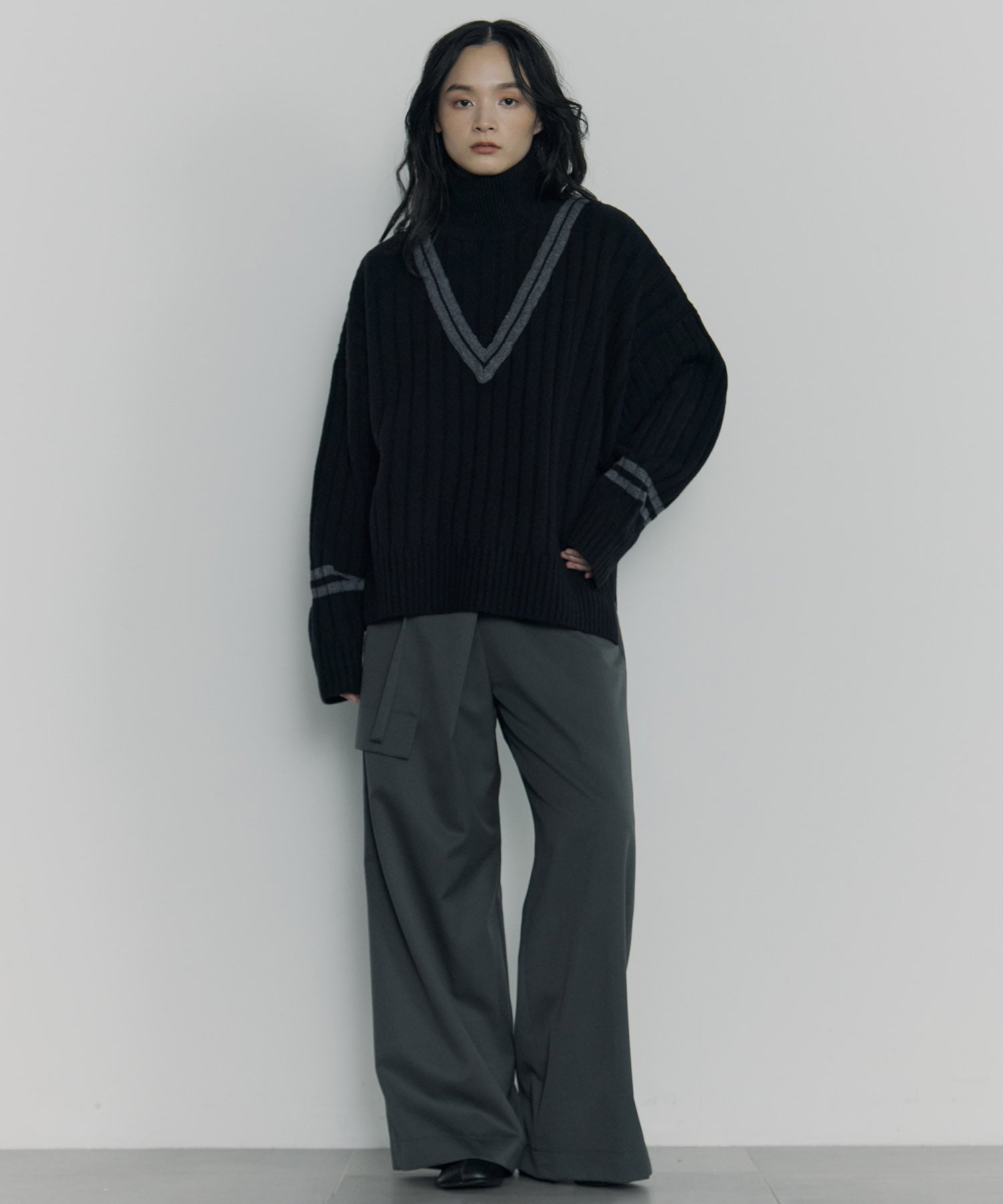 Lines Turtle Neck Knit UJOH