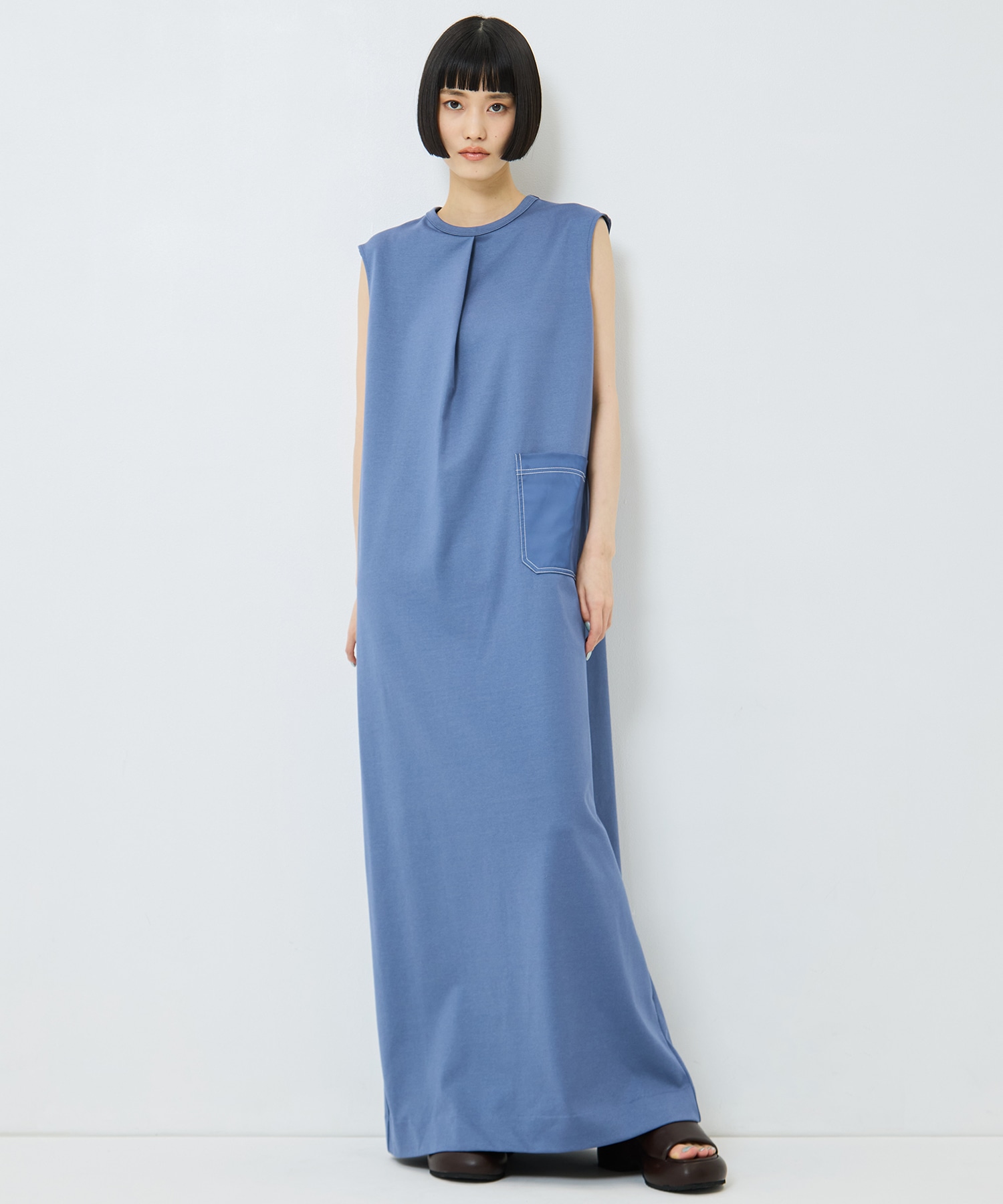 REFINA STRUCTURED SLEEVELESS DRESS CINOH