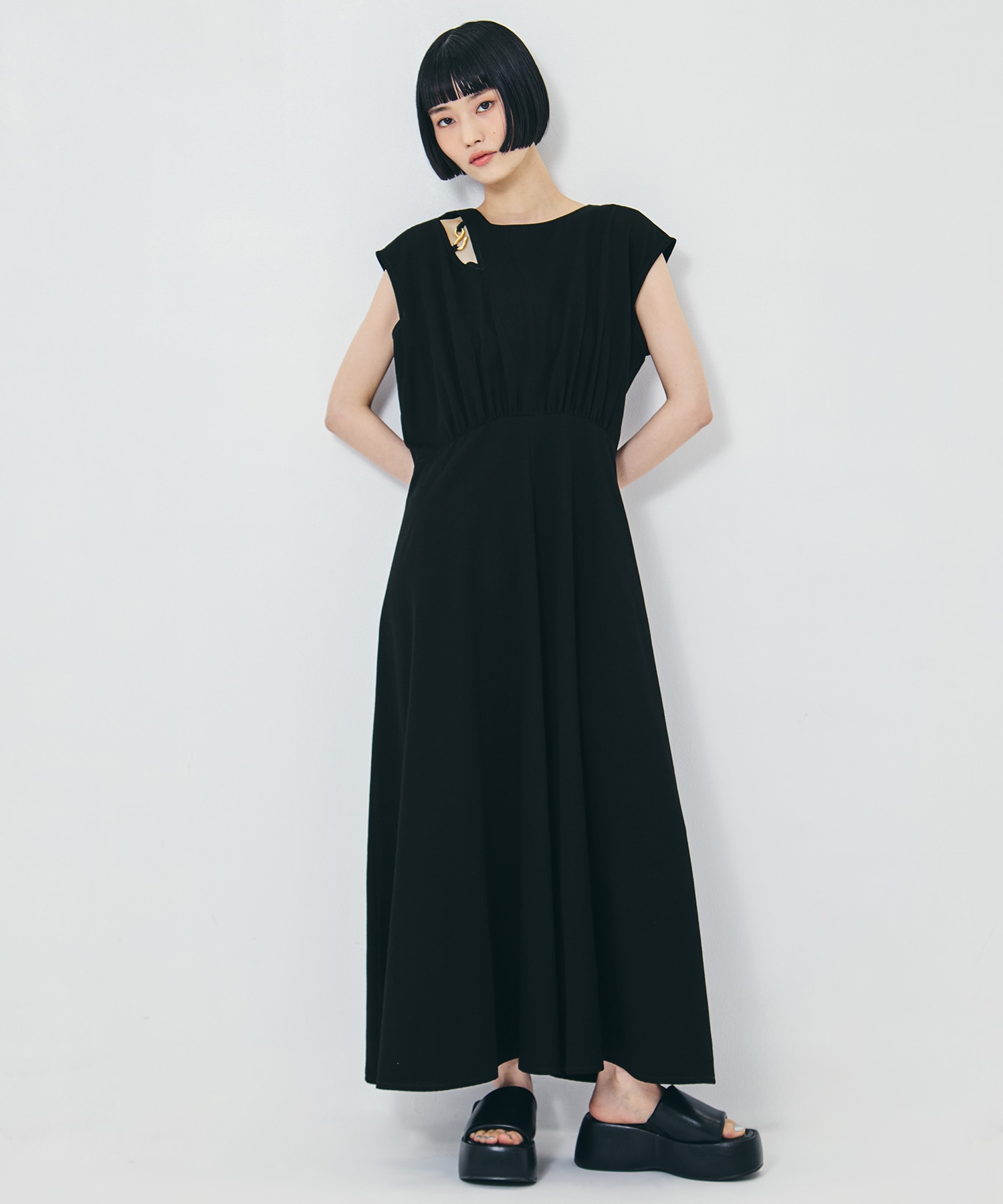別注CUT-OUT FLERED DRESS 