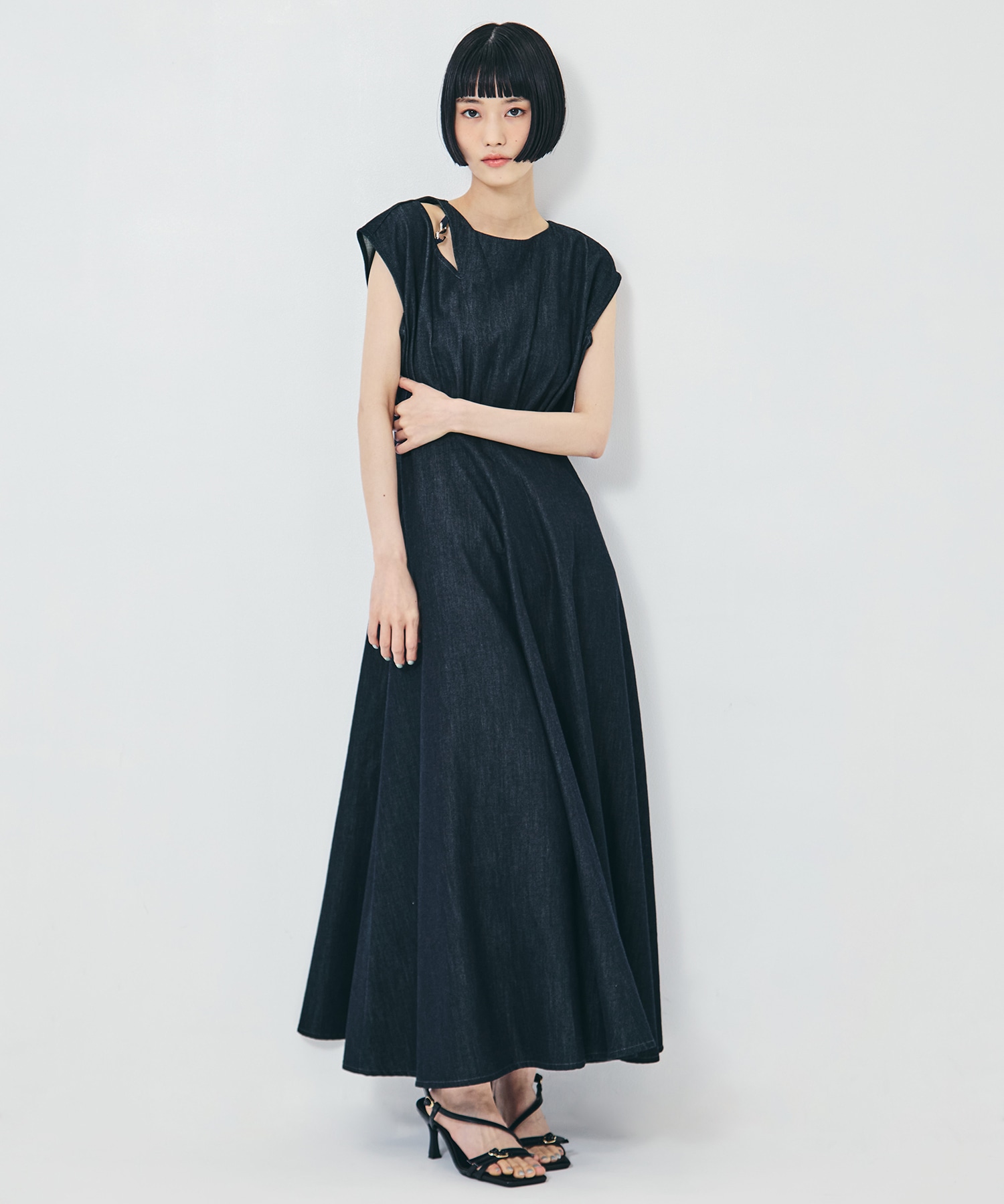 別注CUT-OUT FLERED DRESS 