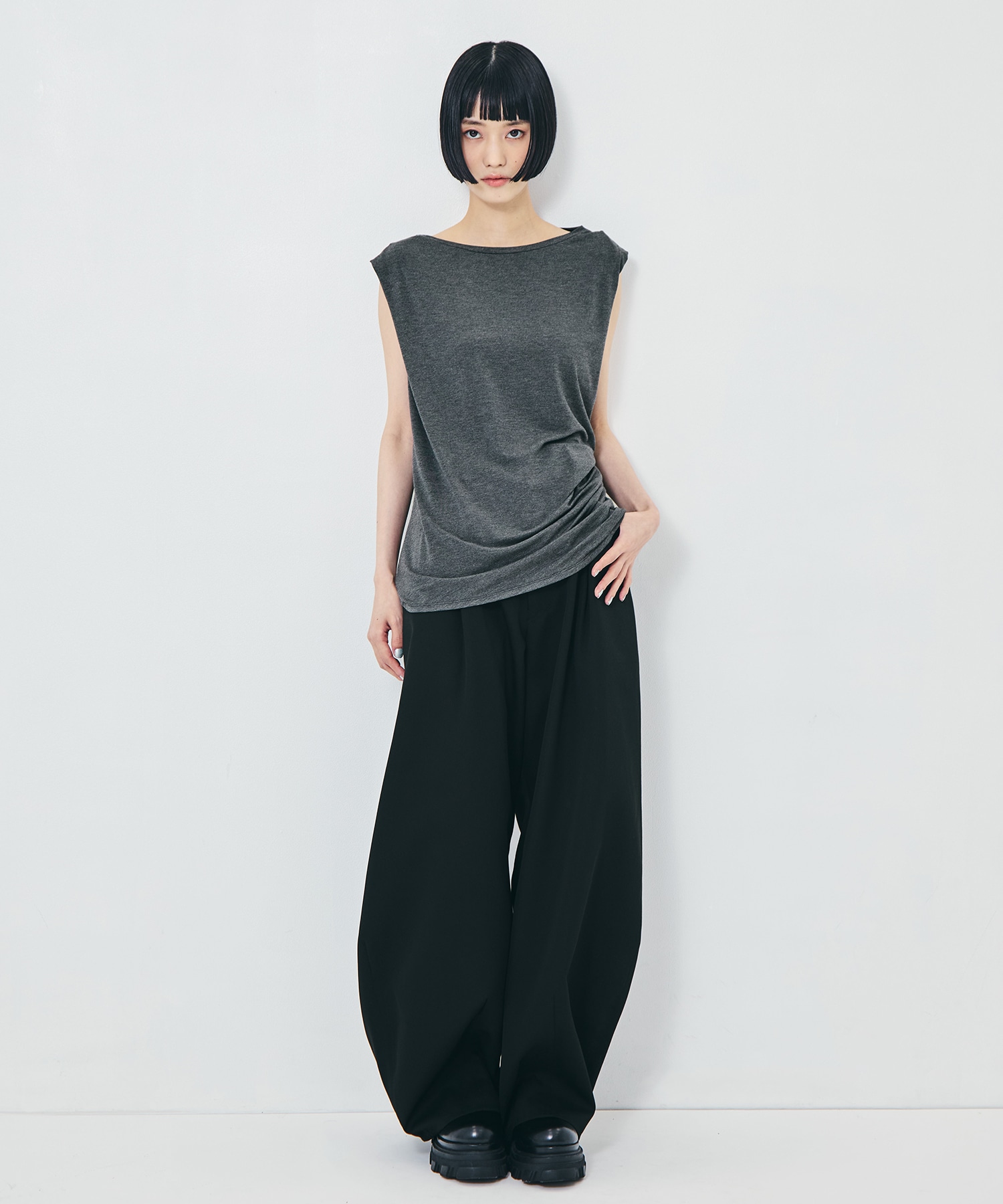 別注collagen no sleeve tops determ