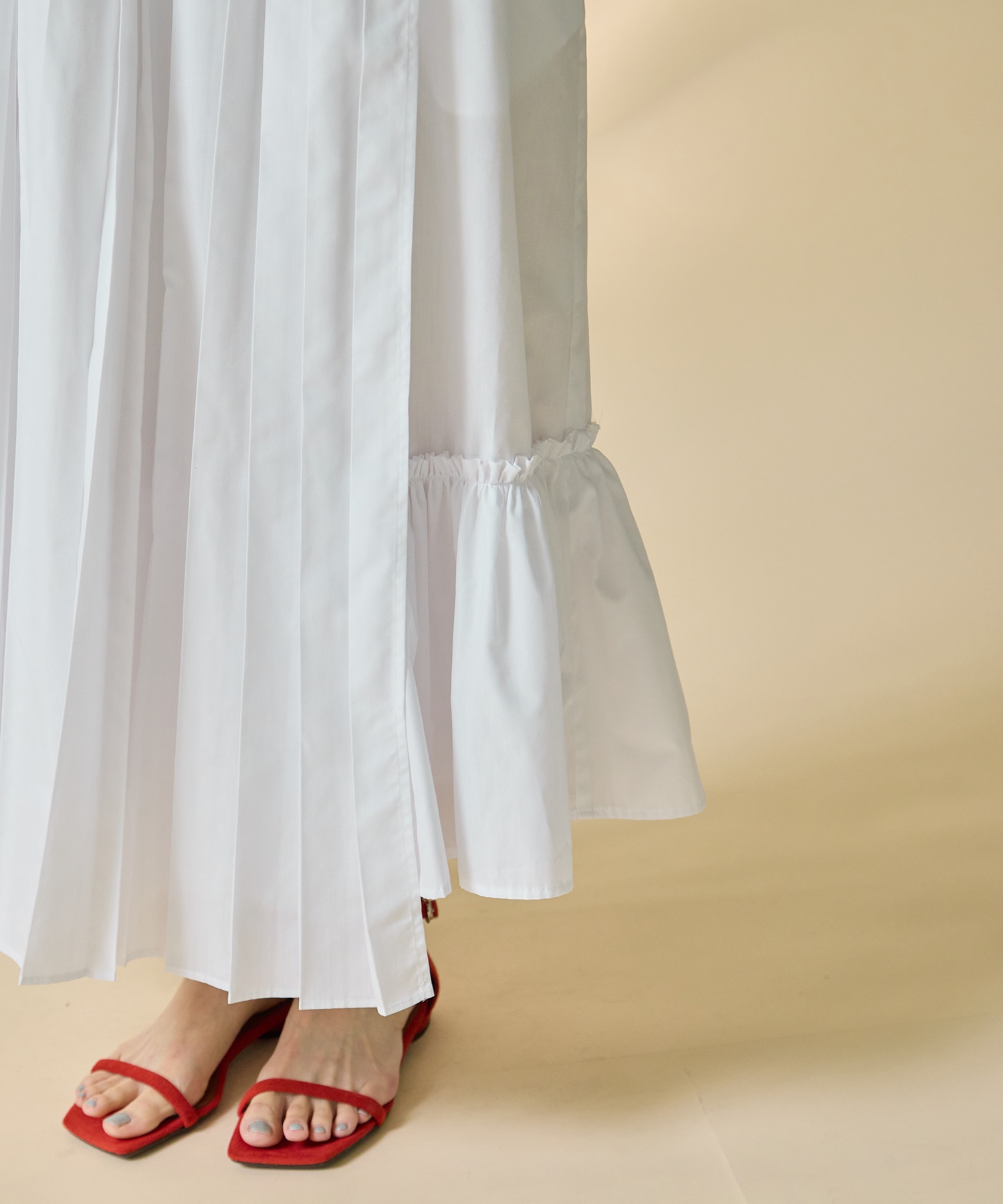 Asymmetry pleats one-piece STUDIOUS