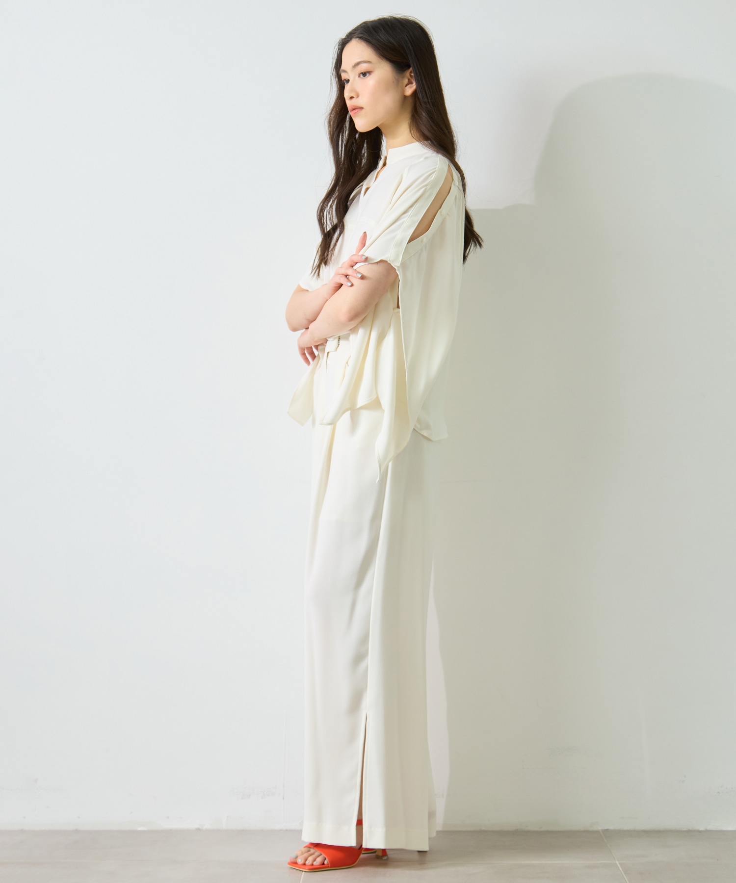 BACK SATIN SIDE SLIT PANTS STUDIOUS