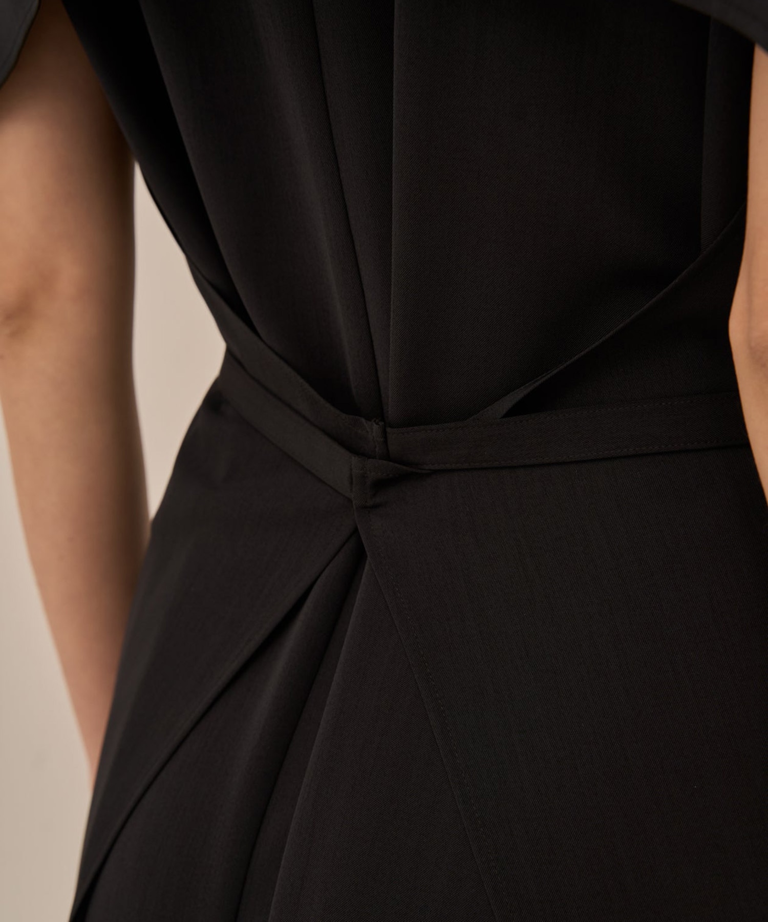 Selina back cape dress AKIRANAKA