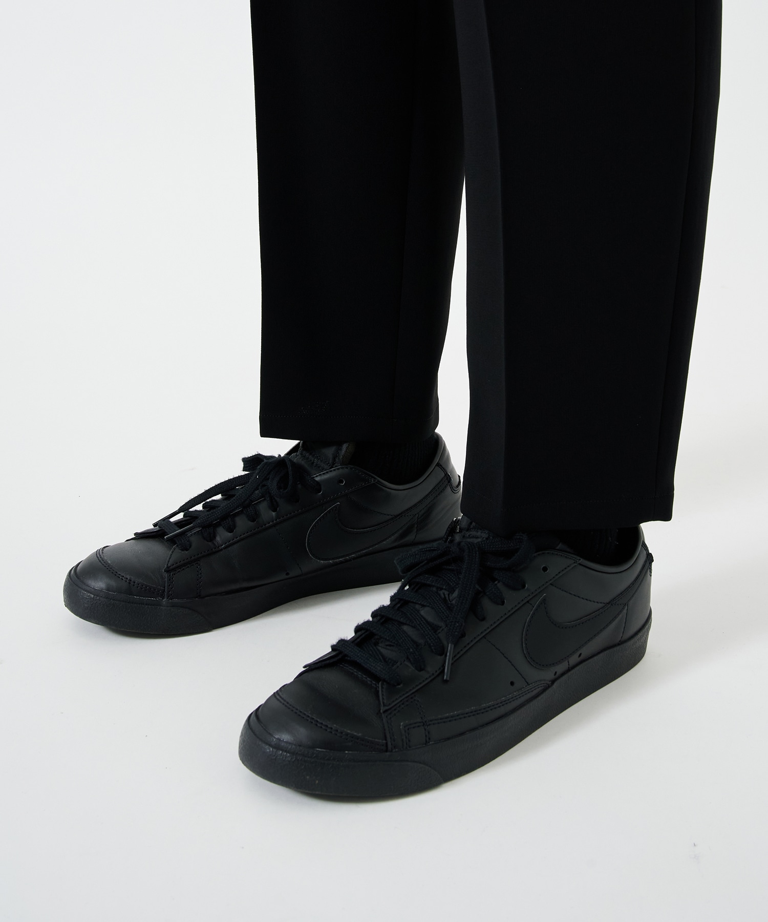 ESSENTIAL WIDE TAPERED PANTS STUDIOUS