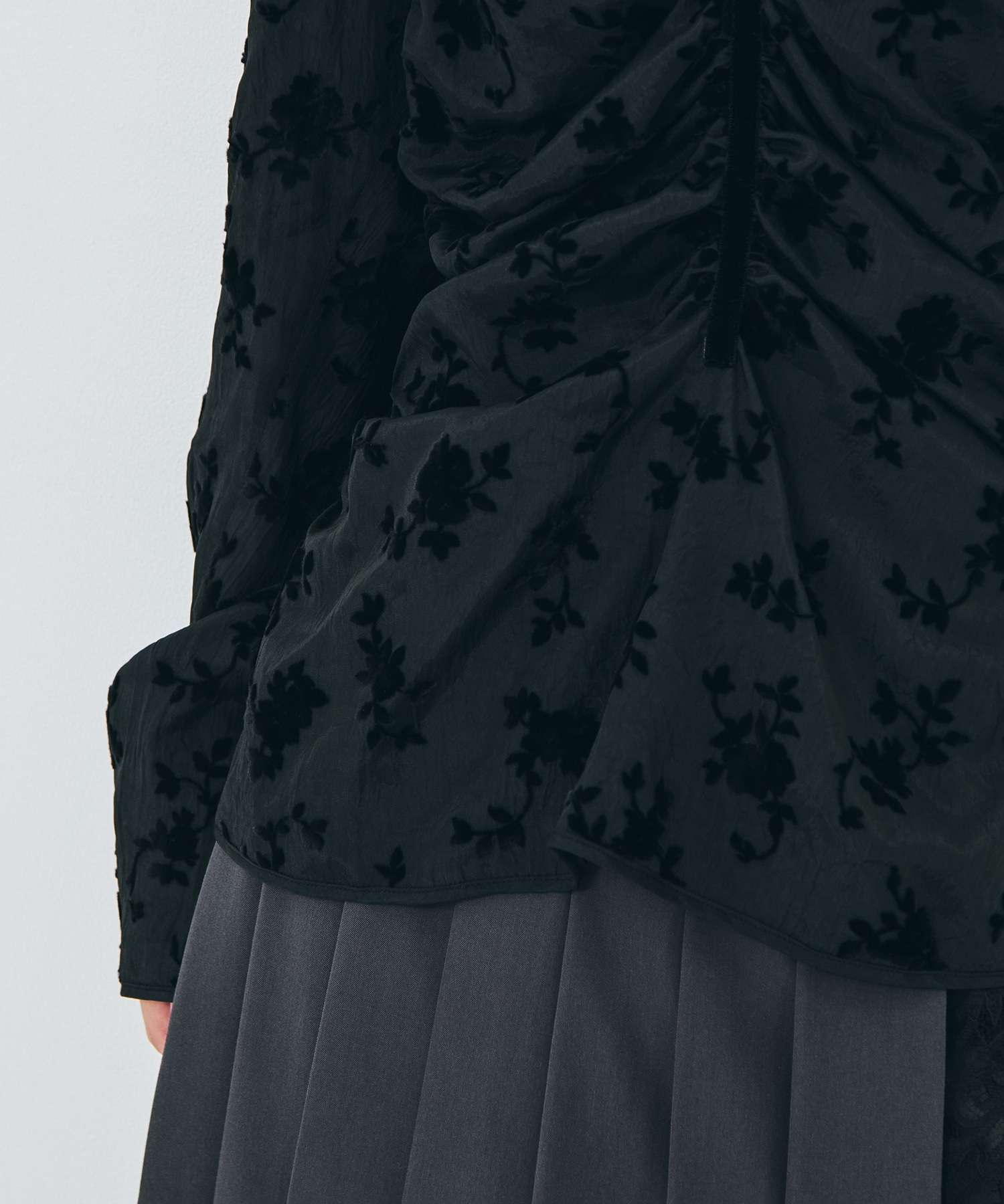 FLOCKED ROSE PRINT GATHERED BLOUSE FETICO