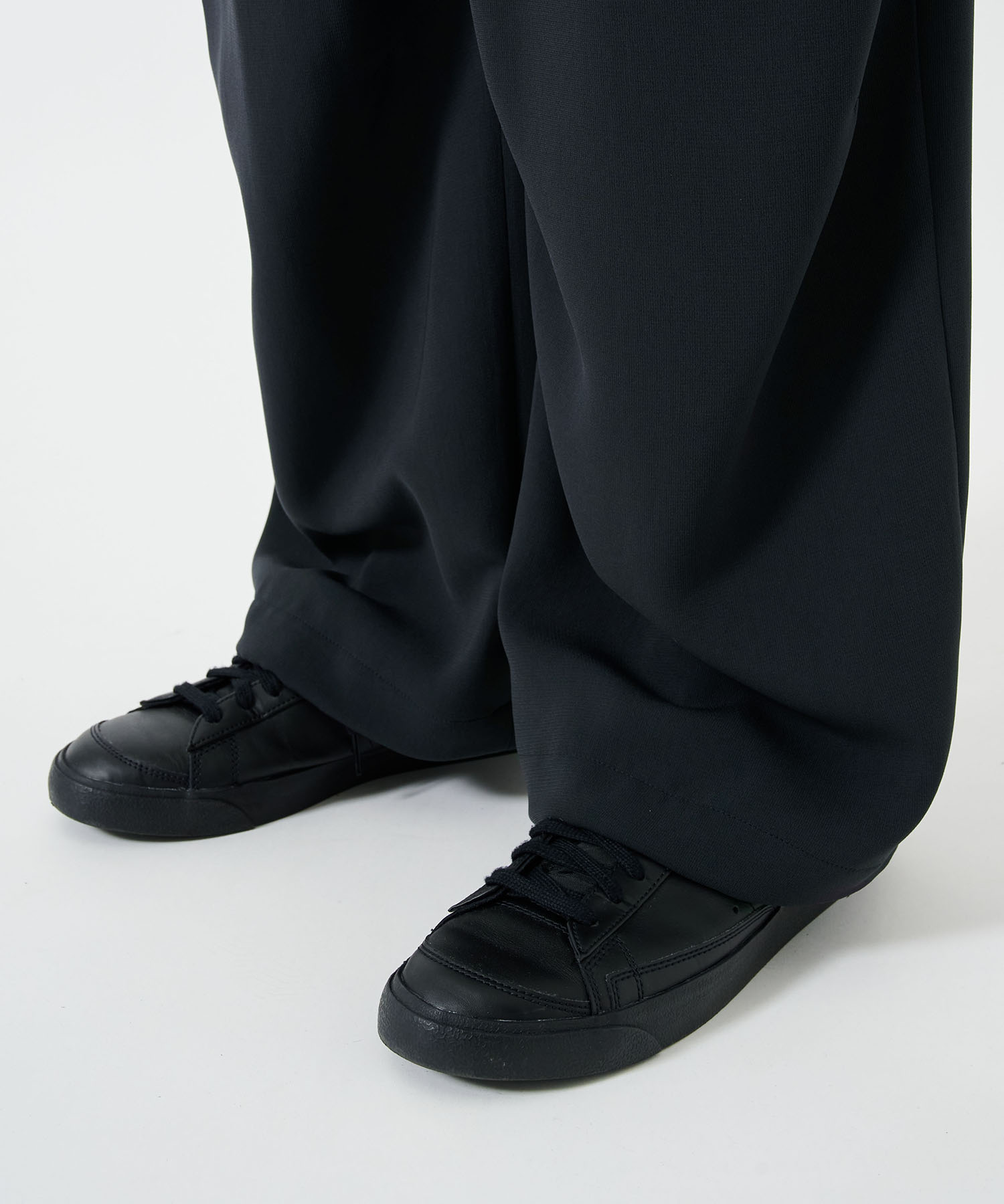 ESSENTIAL RELAX WIDE PANTS STUDIOUS