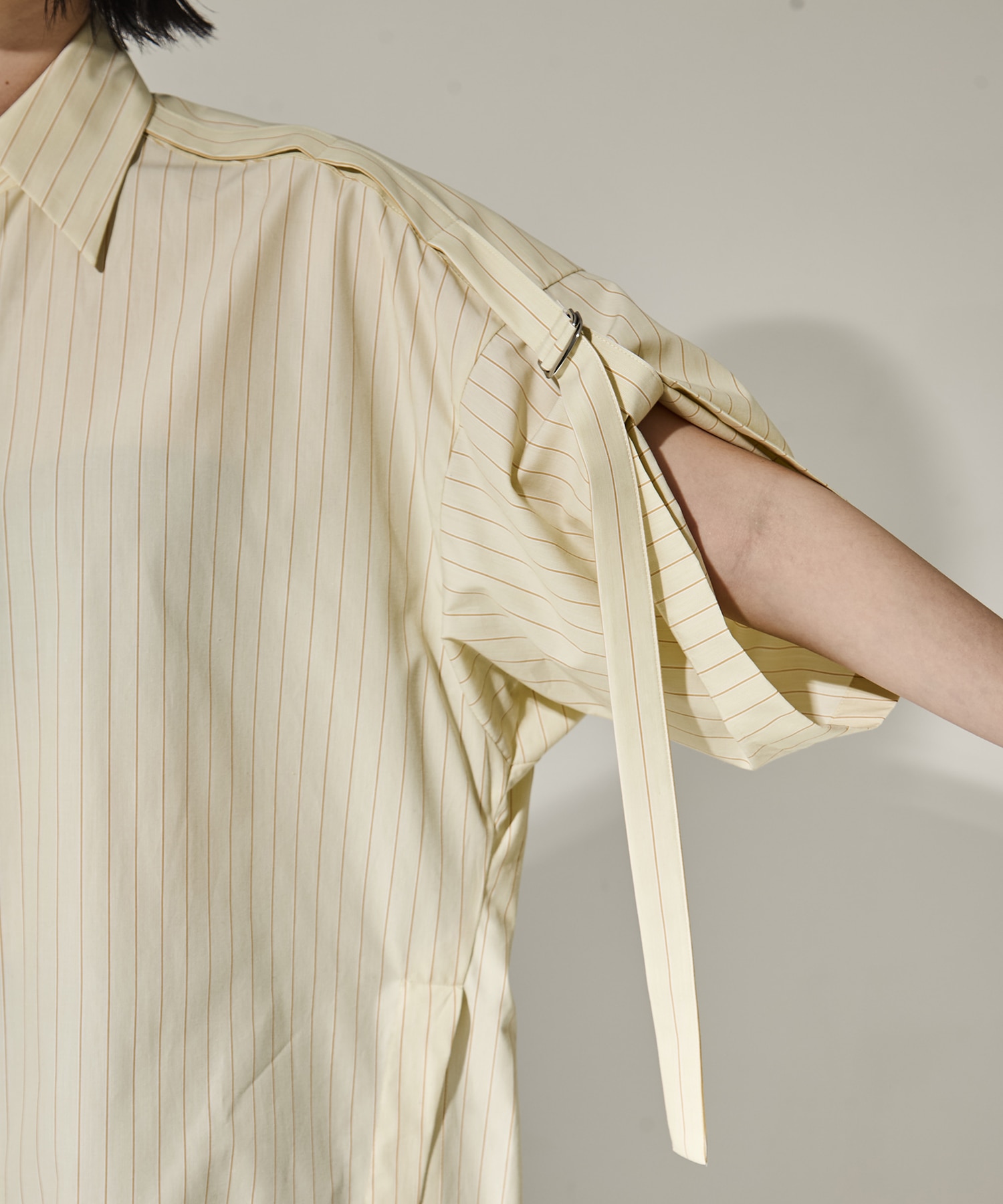 Square belt Shirt UJOH