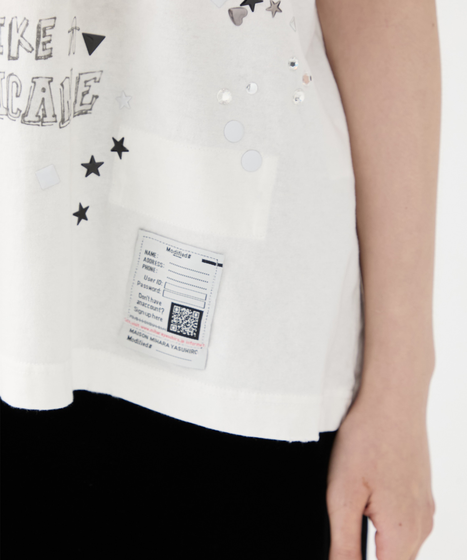 EMBELLISHED DISTRESSED TEE Maison MIHARA YASUHIRO