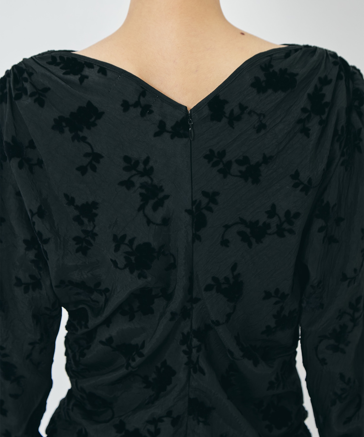 FLOCKED ROSE PRINT GATHERED BLOUSE FETICO