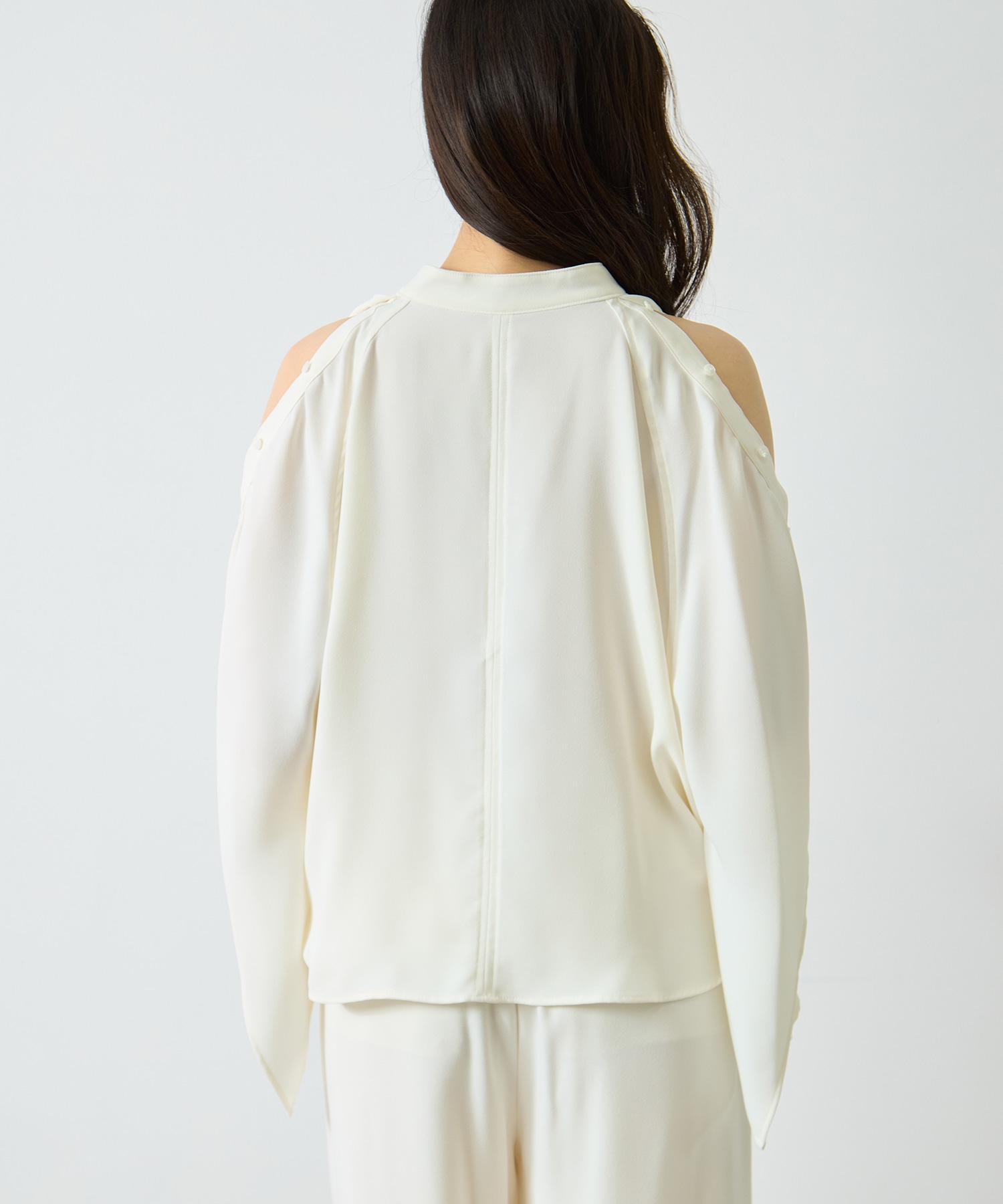 BACK SATIN DRAPE BLOUSE STUDIOUS