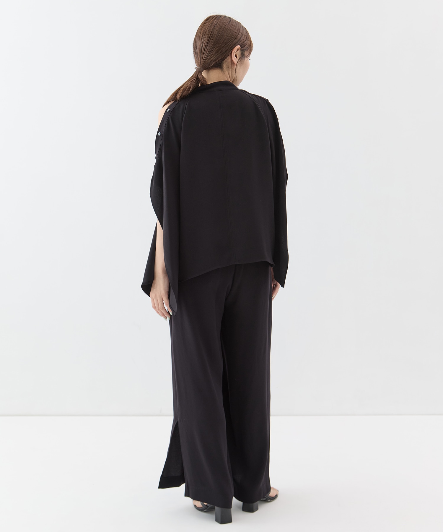 BACK SATIN SIDE SLIT PANTS STUDIOUS