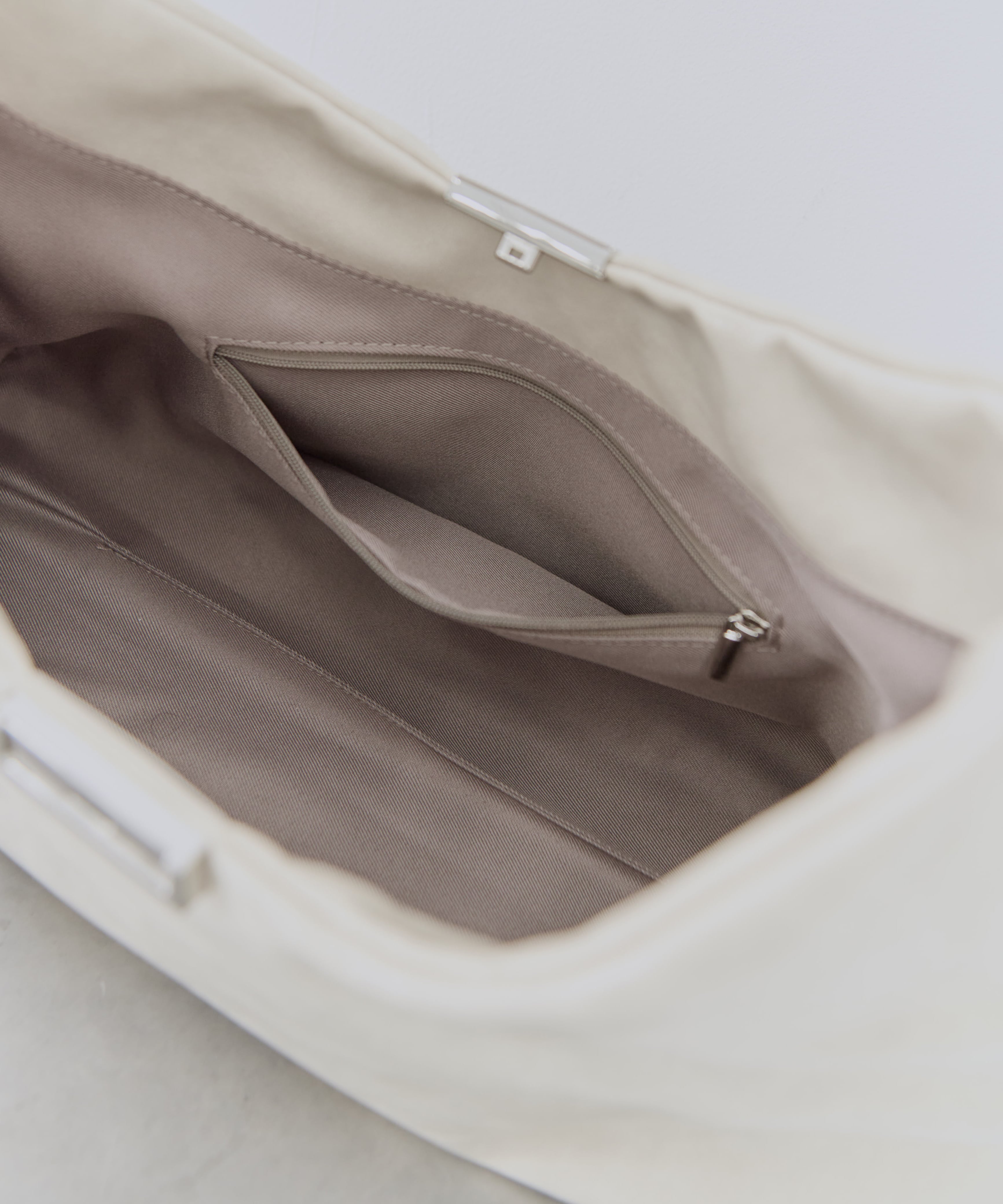 UND PARTS ACCENT ONE HANDLE BAG AMERI