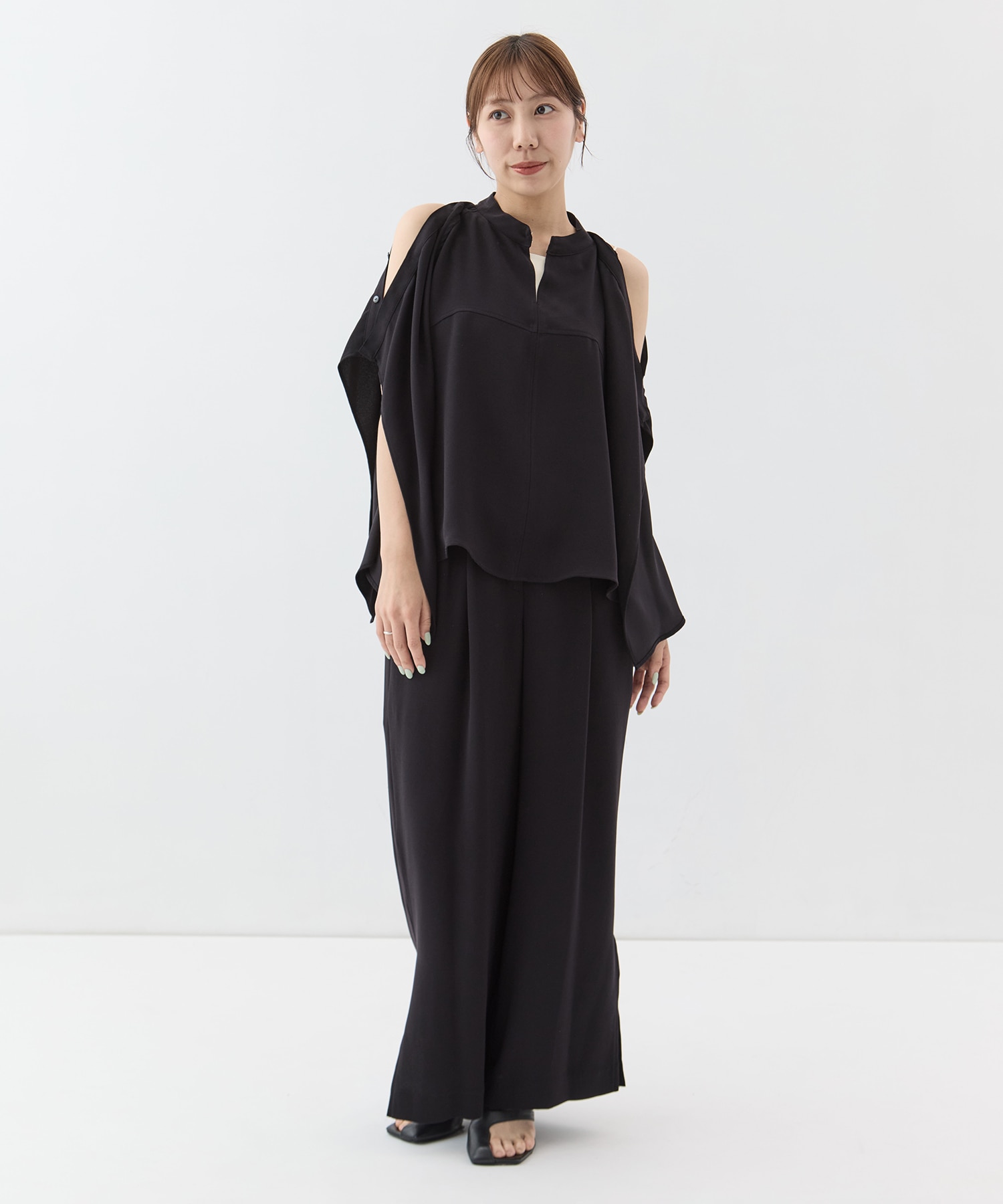BACK SATIN DRAPE BLOUSE STUDIOUS