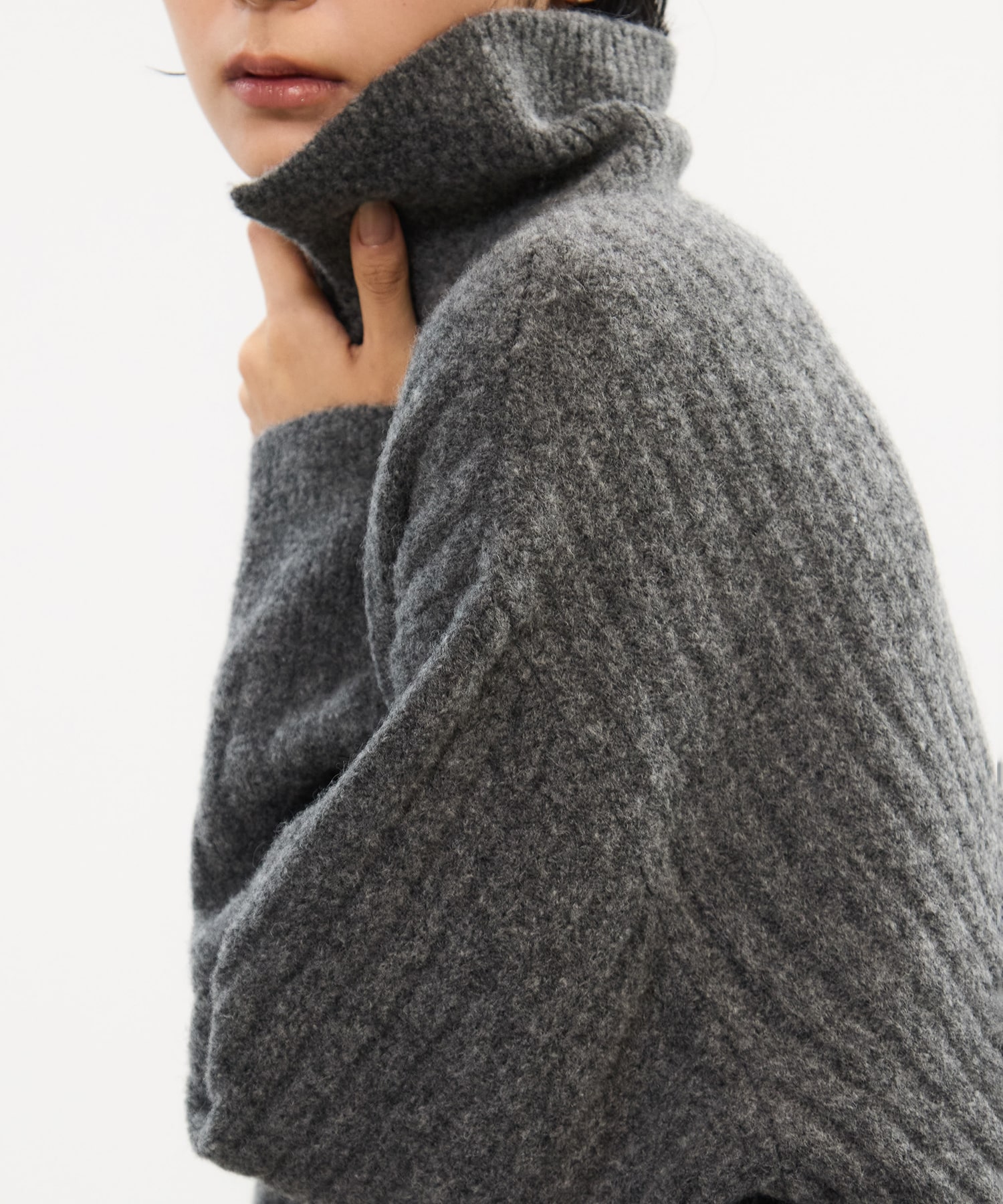 Cropped Collar Knit UJOH