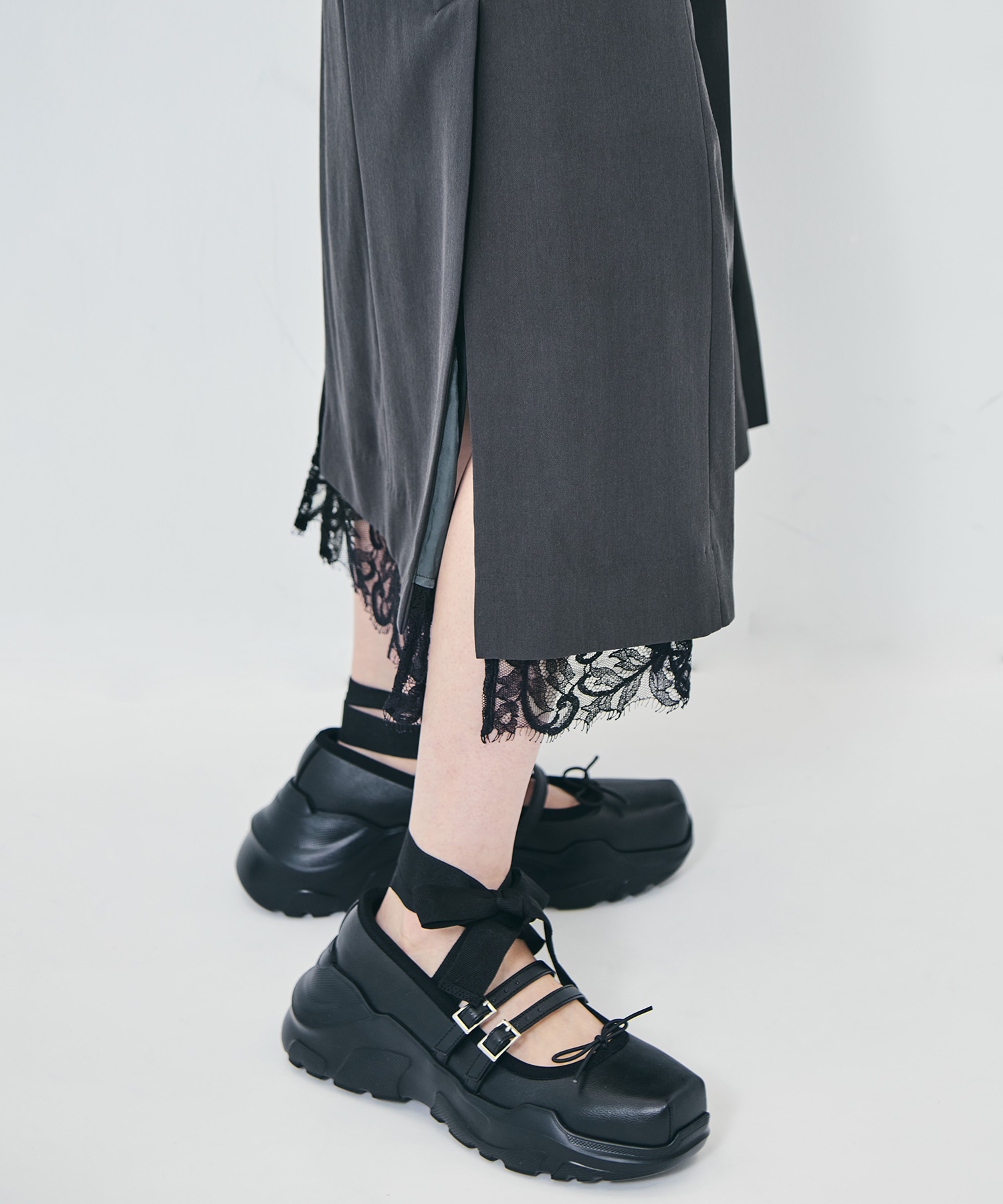 FINE WOOL PLEATED SKIRT WITH LACE TRIM FETICO