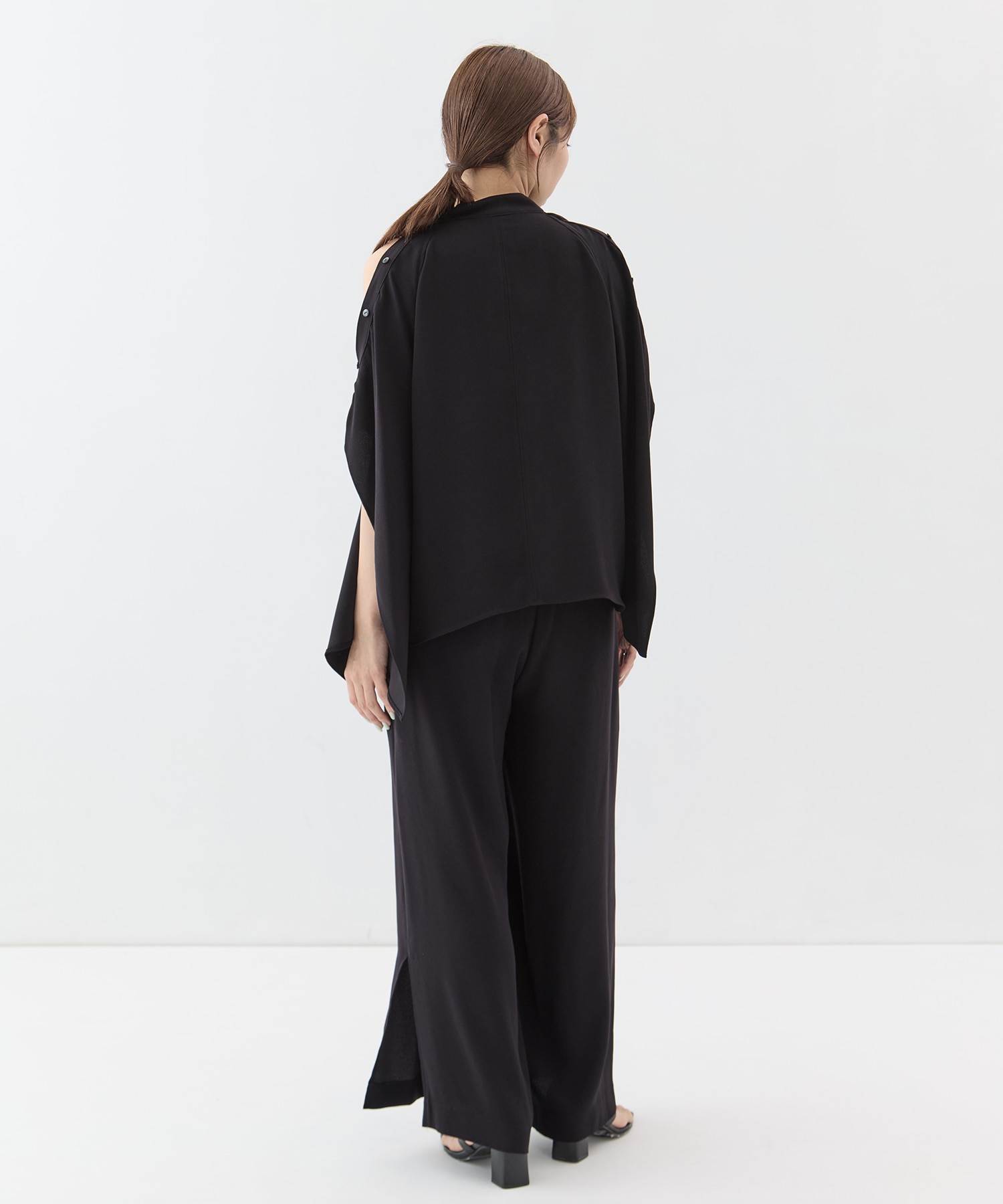 BACK SATIN DRAPE BLOUSE STUDIOUS
