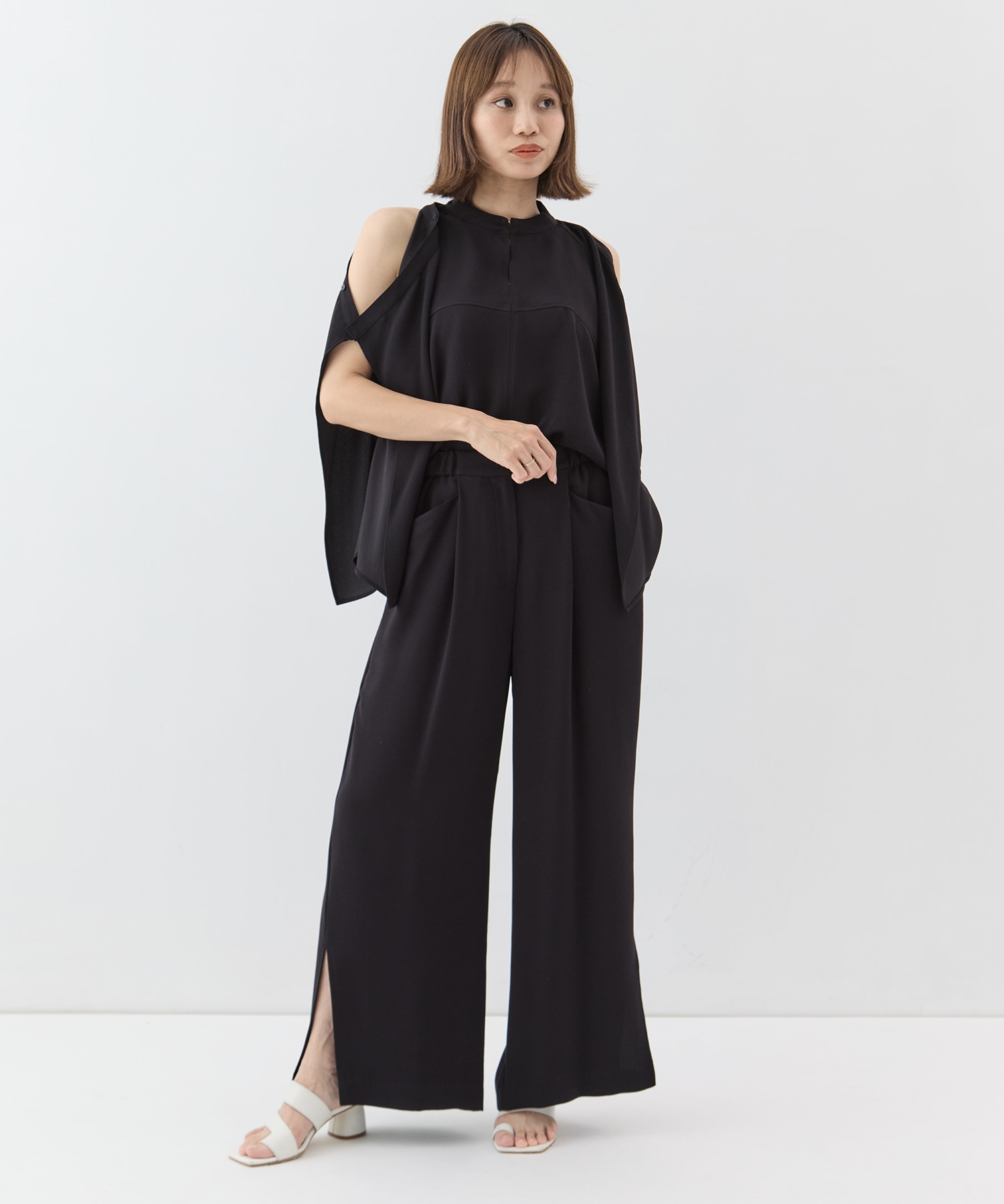 BACK SATIN SIDE SLIT PANTS STUDIOUS