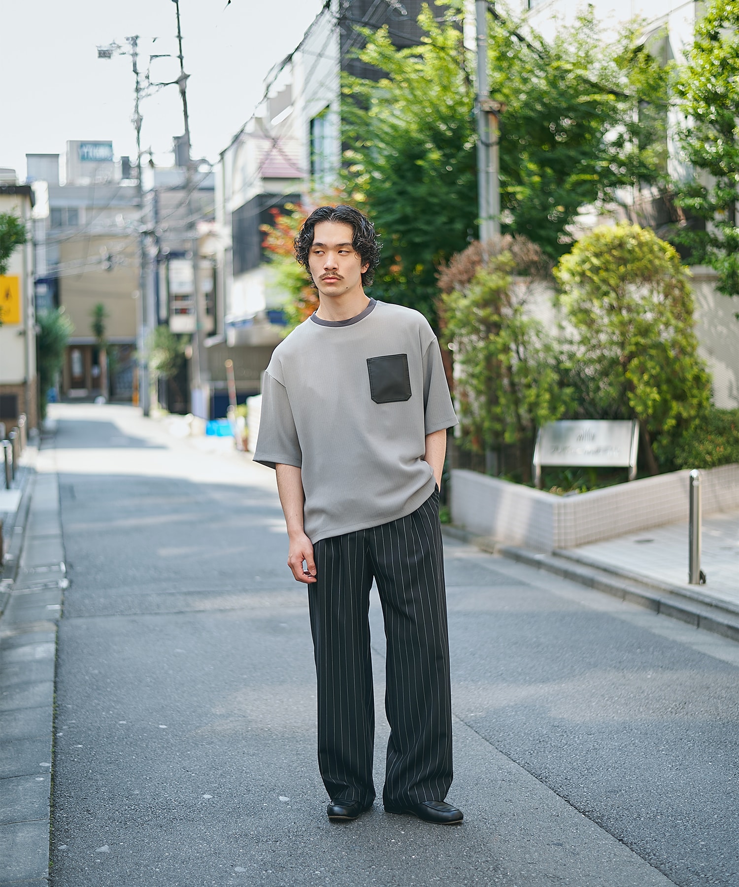 DRY DOBBY LEATHER POCKET TEE STUDIOUS