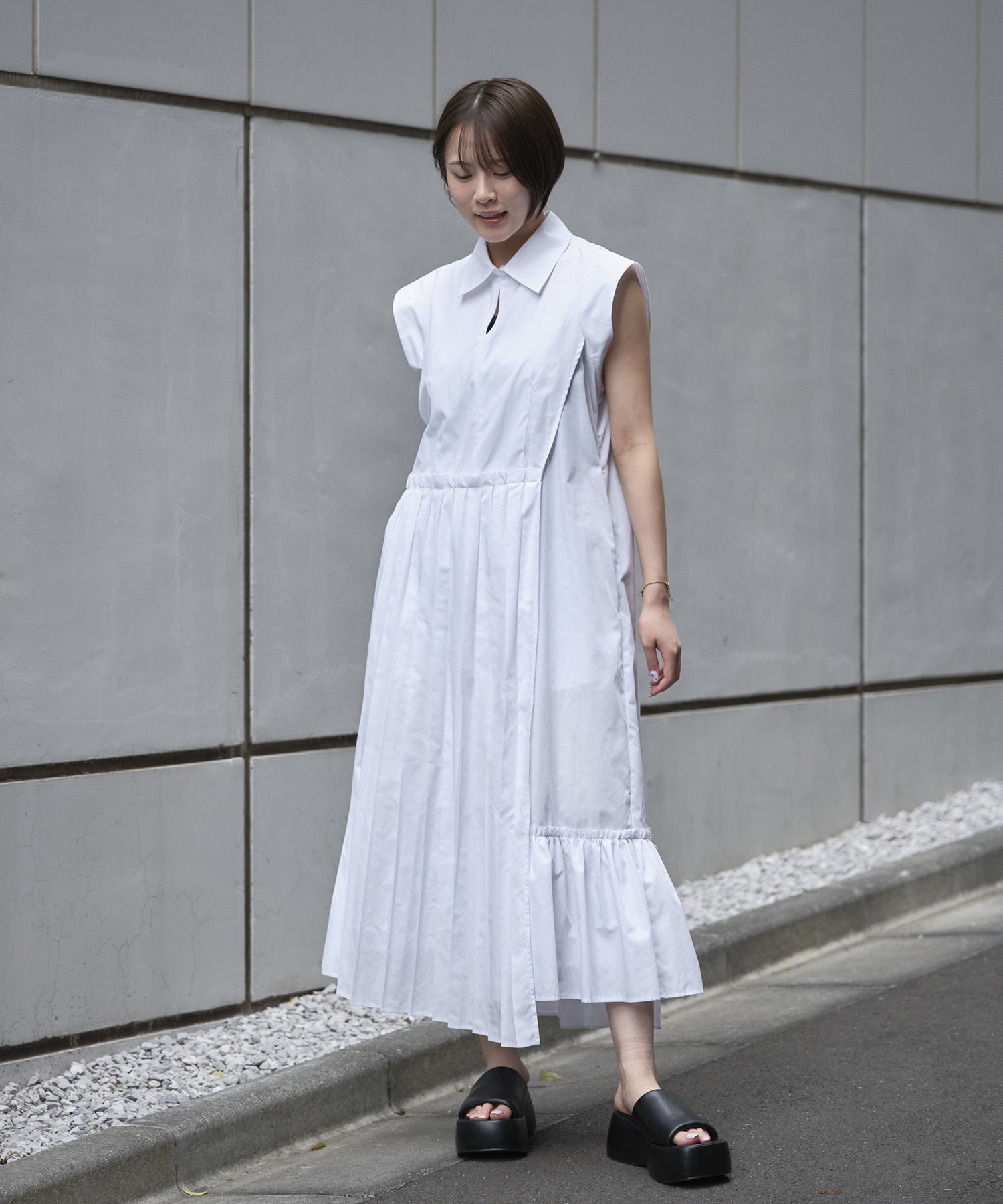 Asymmetry pleats one-piece STUDIOUS