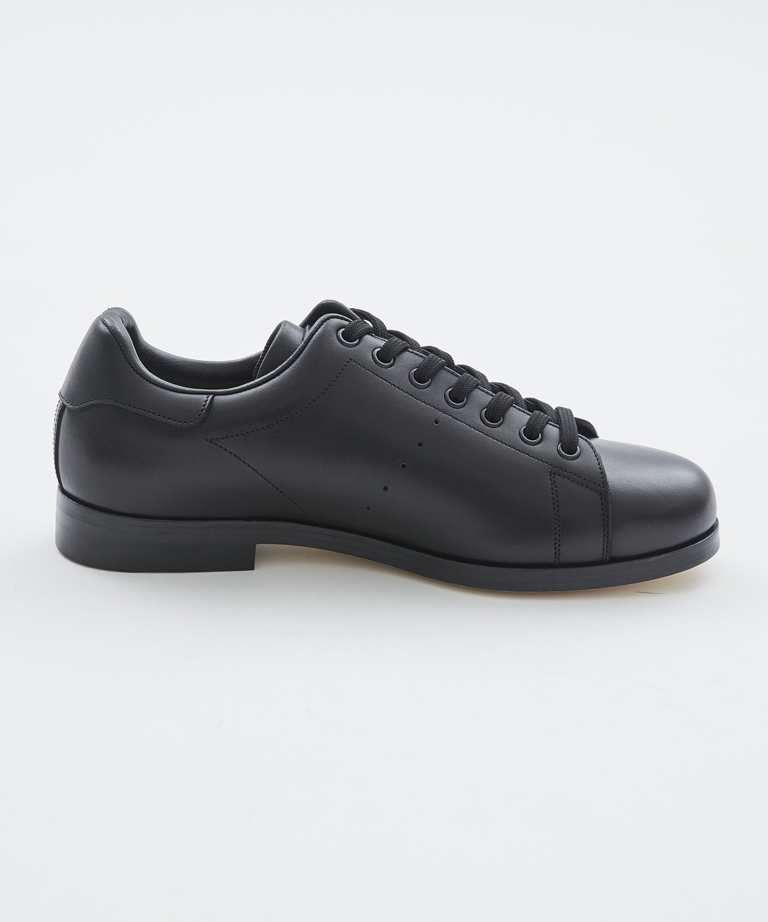 NON-SPORTY SNEAKERS(SMITH) foot the coacher