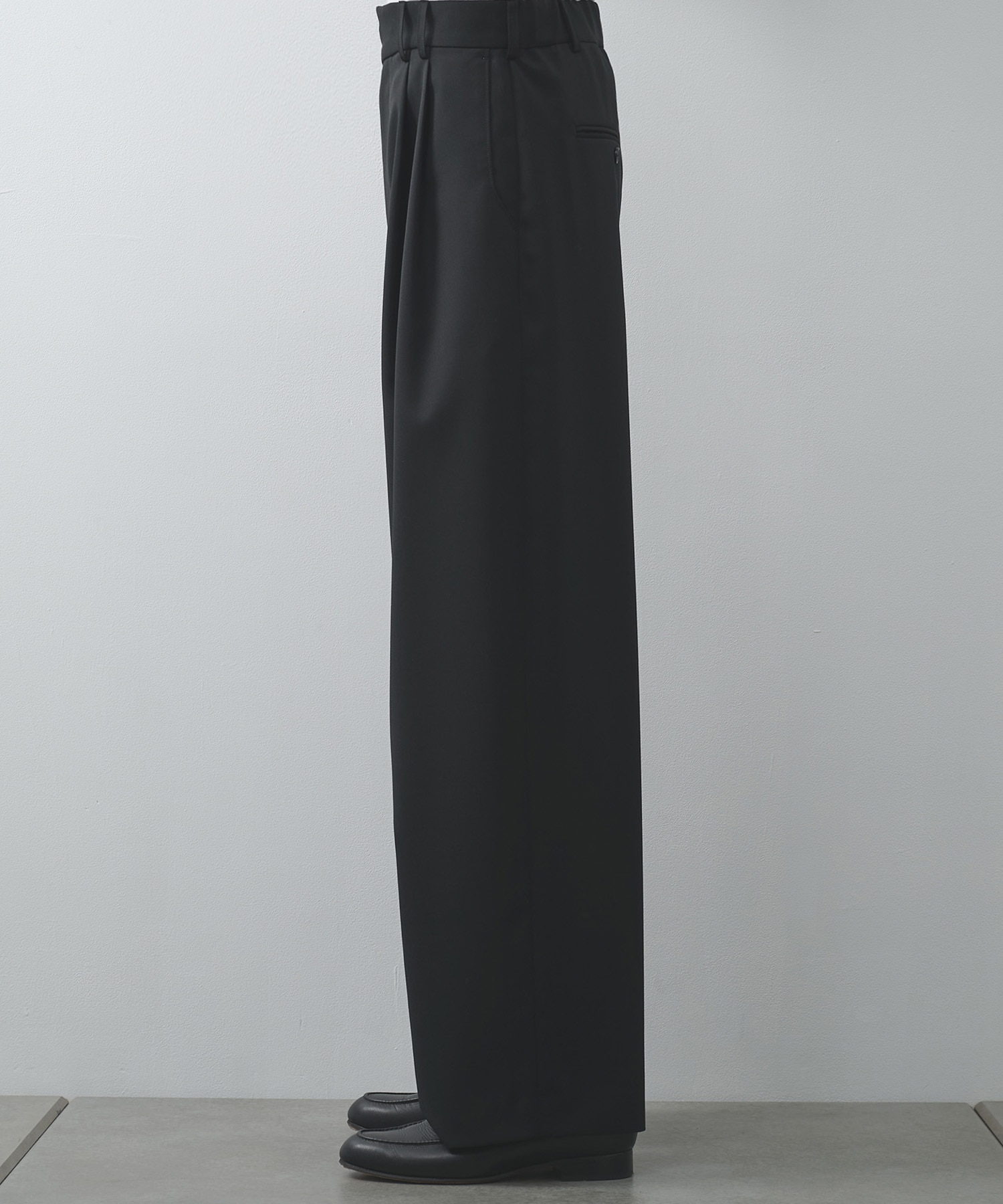 2Tuck Curve Slacks STUDIOUS