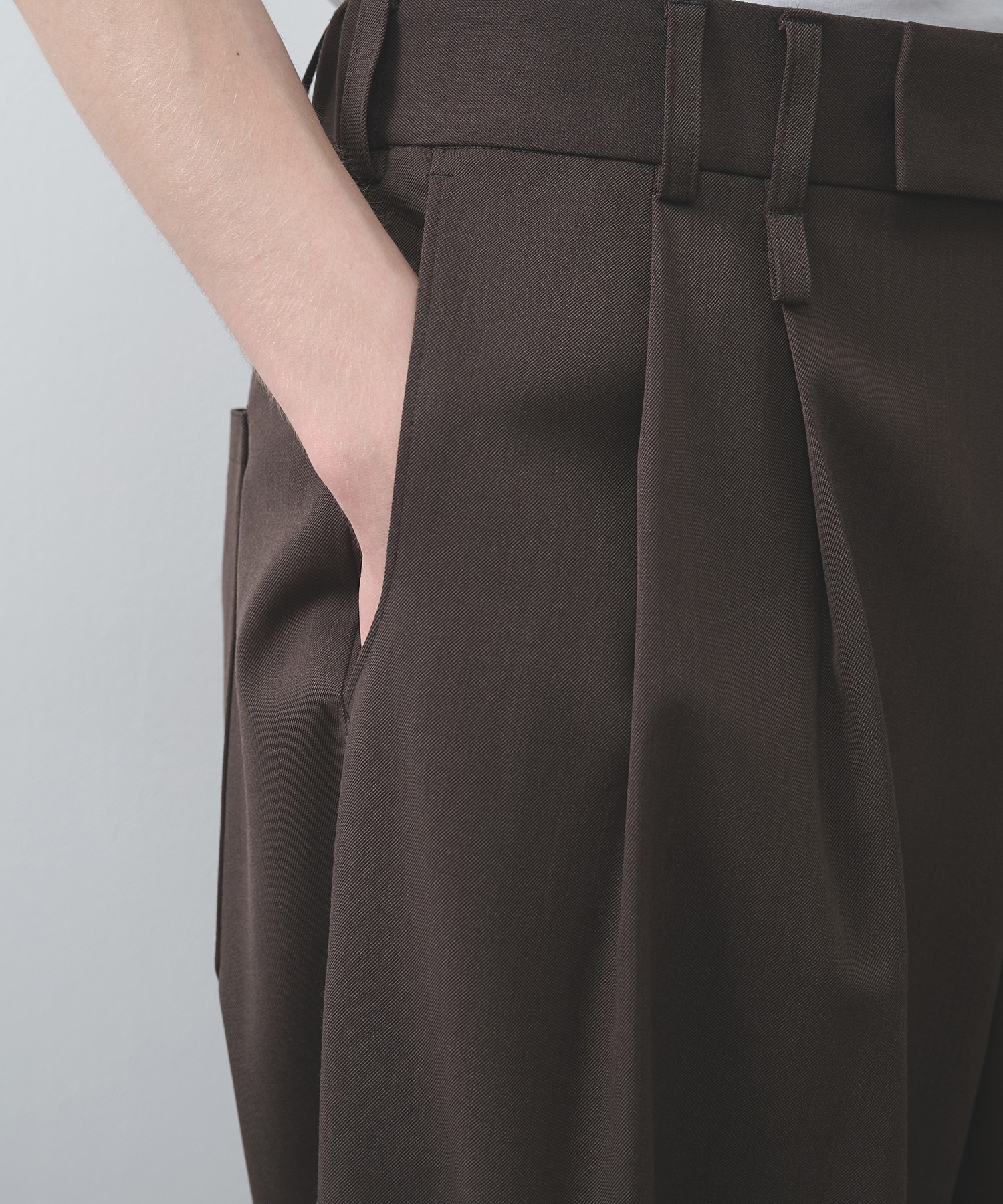 2Tuck Curve Slacks STUDIOUS