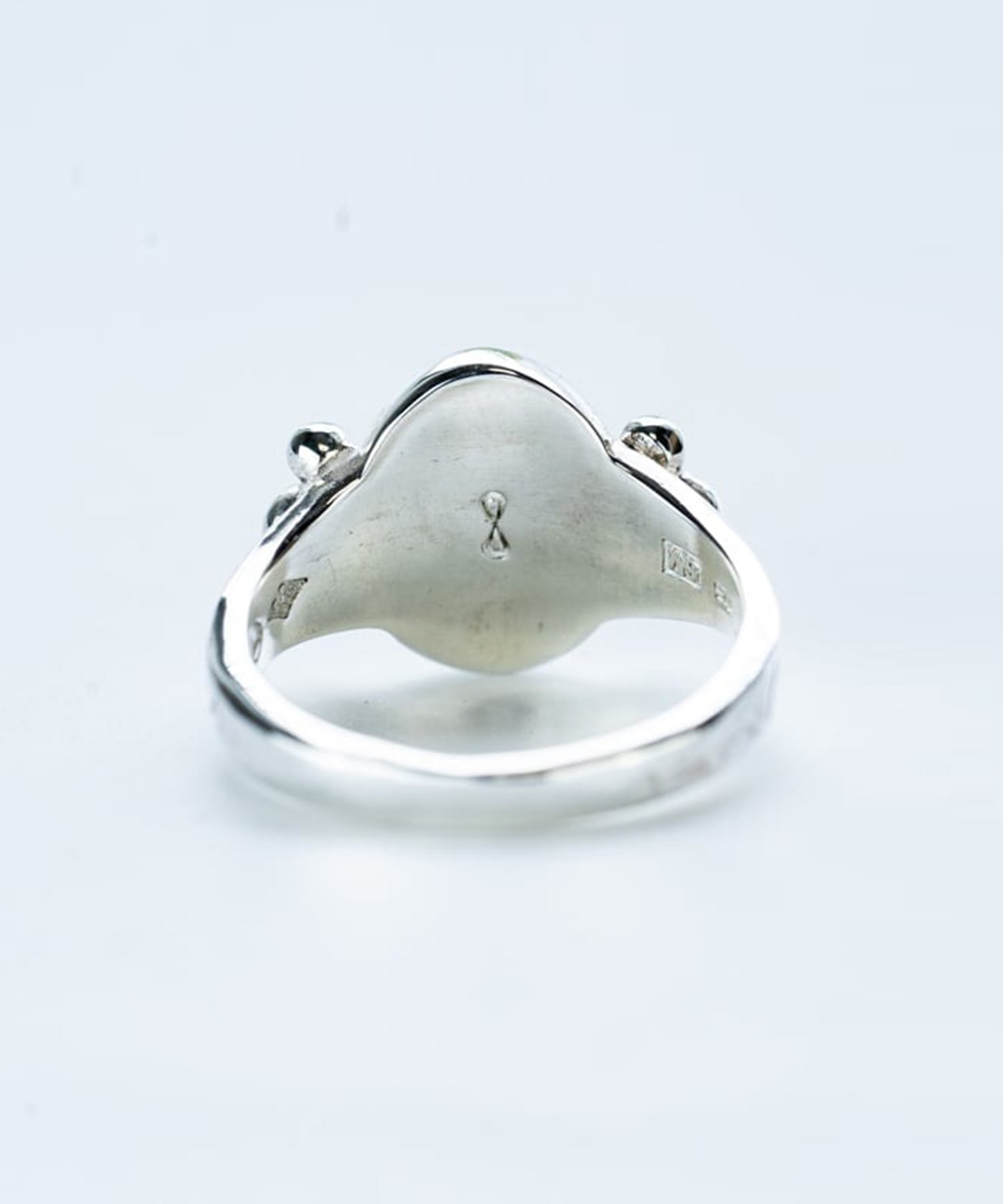 R-096 K10 Circle Native Oval Signet Ring (Sapphire) WAKAN SILVER SMITH