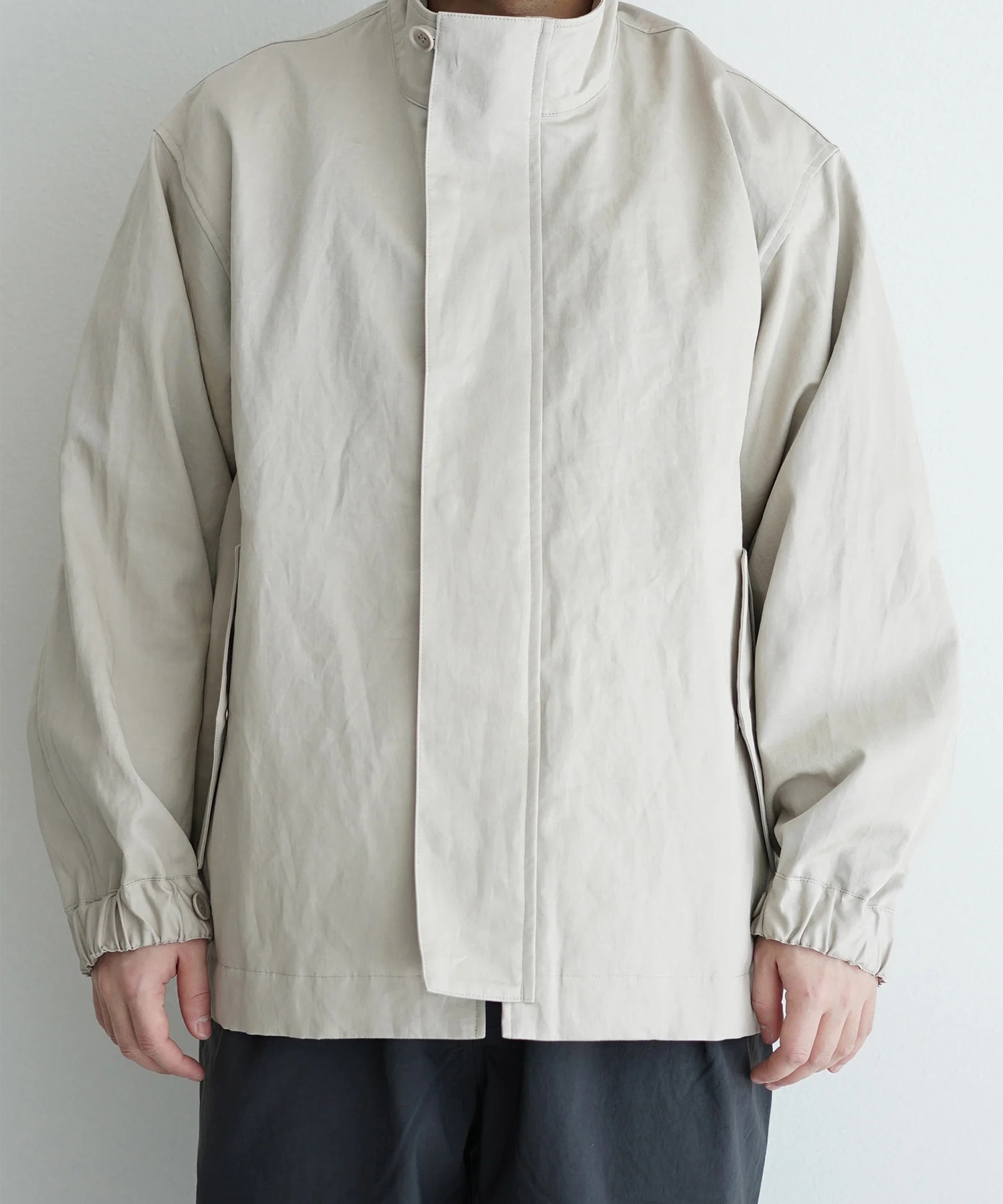 Stand collar blouson STILL BY HAND