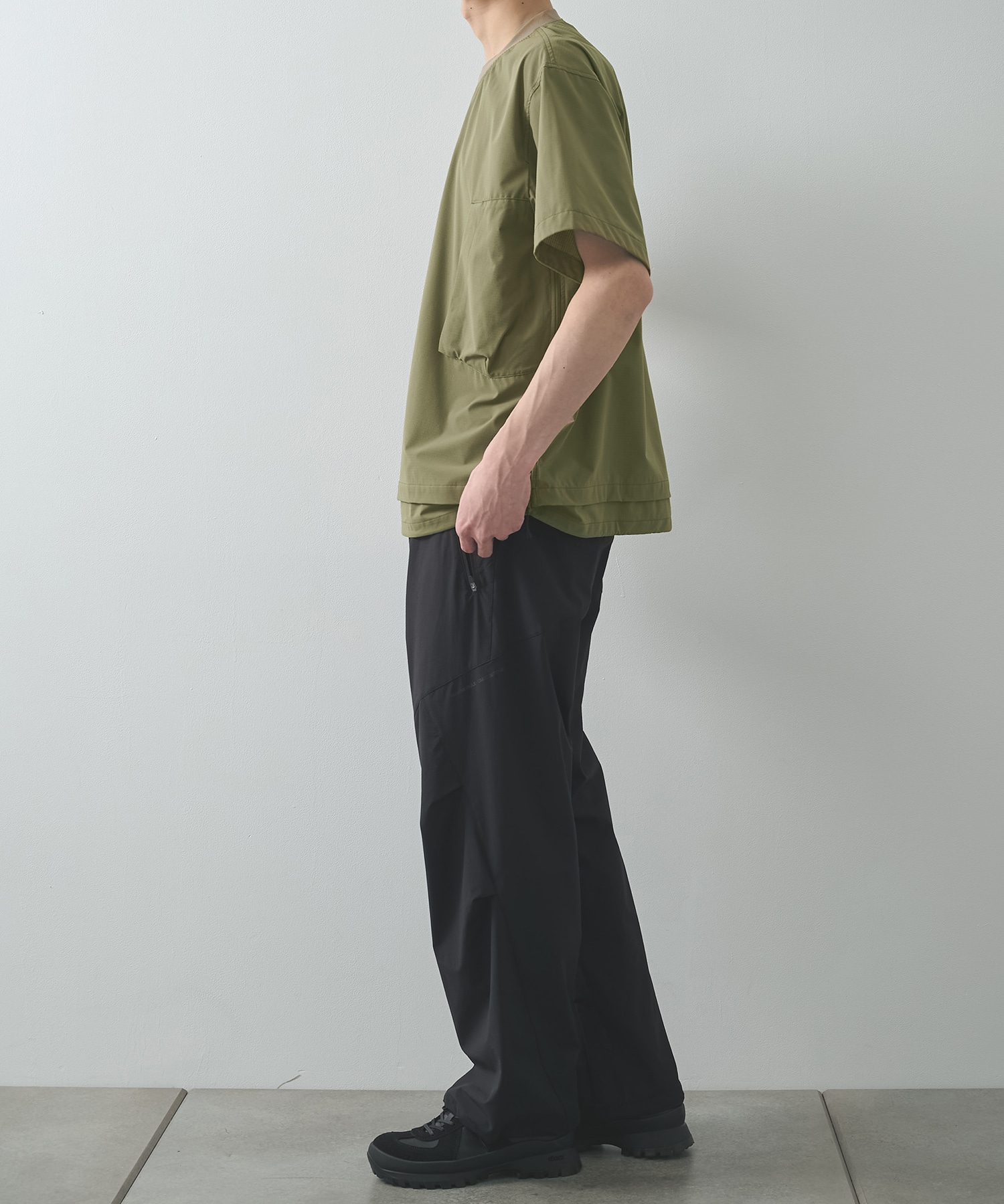 THE DEFORMED S/S PULLOVER WITH UTILITY POCKETS POLIQUANT