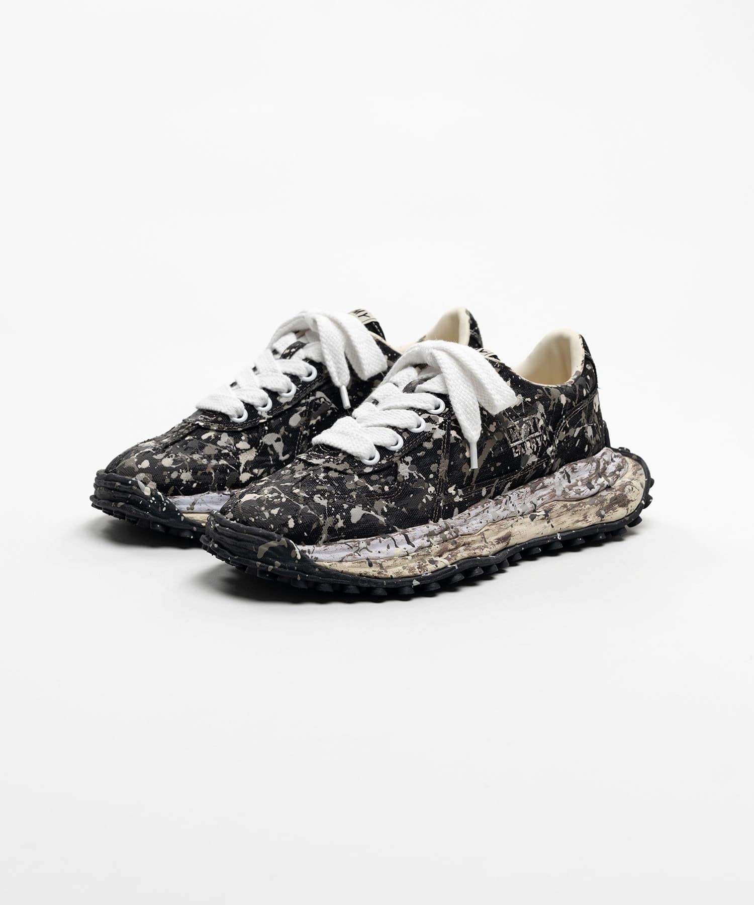 LARRY SPUTTERING LOW-TOP SNEAKERS Maison MIHARA YASUHIRO
